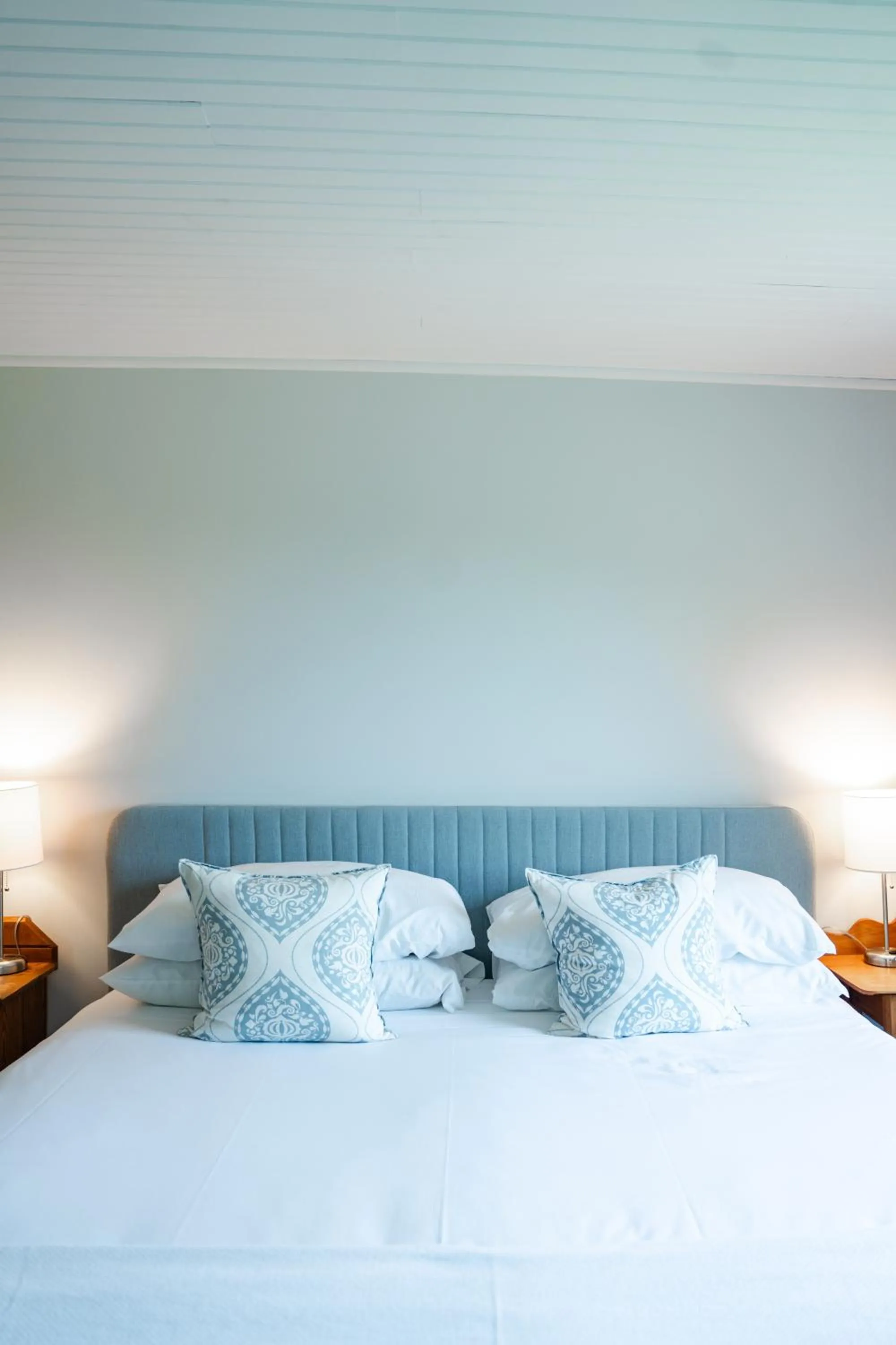 Bed in South Landing Inn