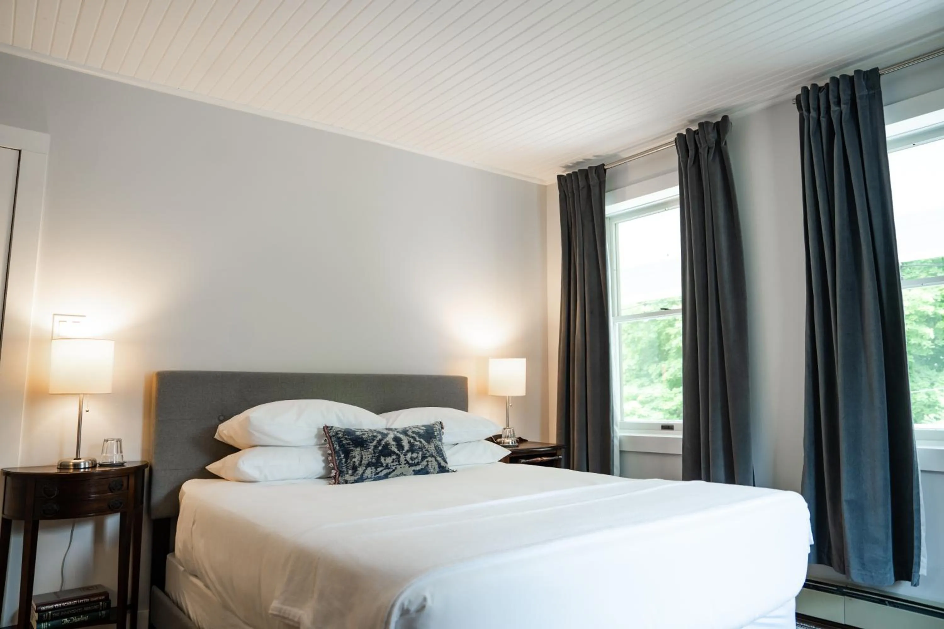 Bed in South Landing Inn