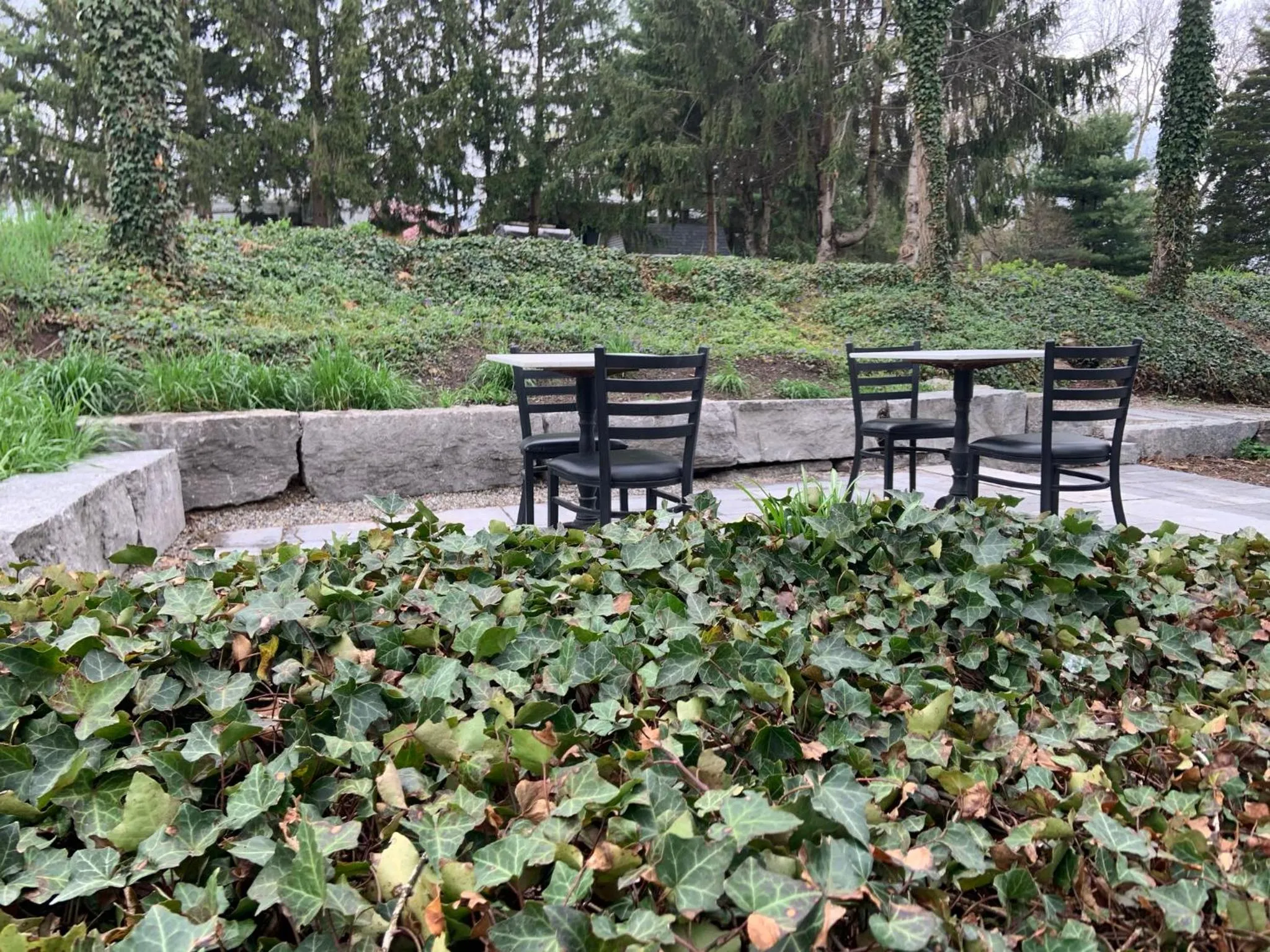 Patio in South Landing Inn