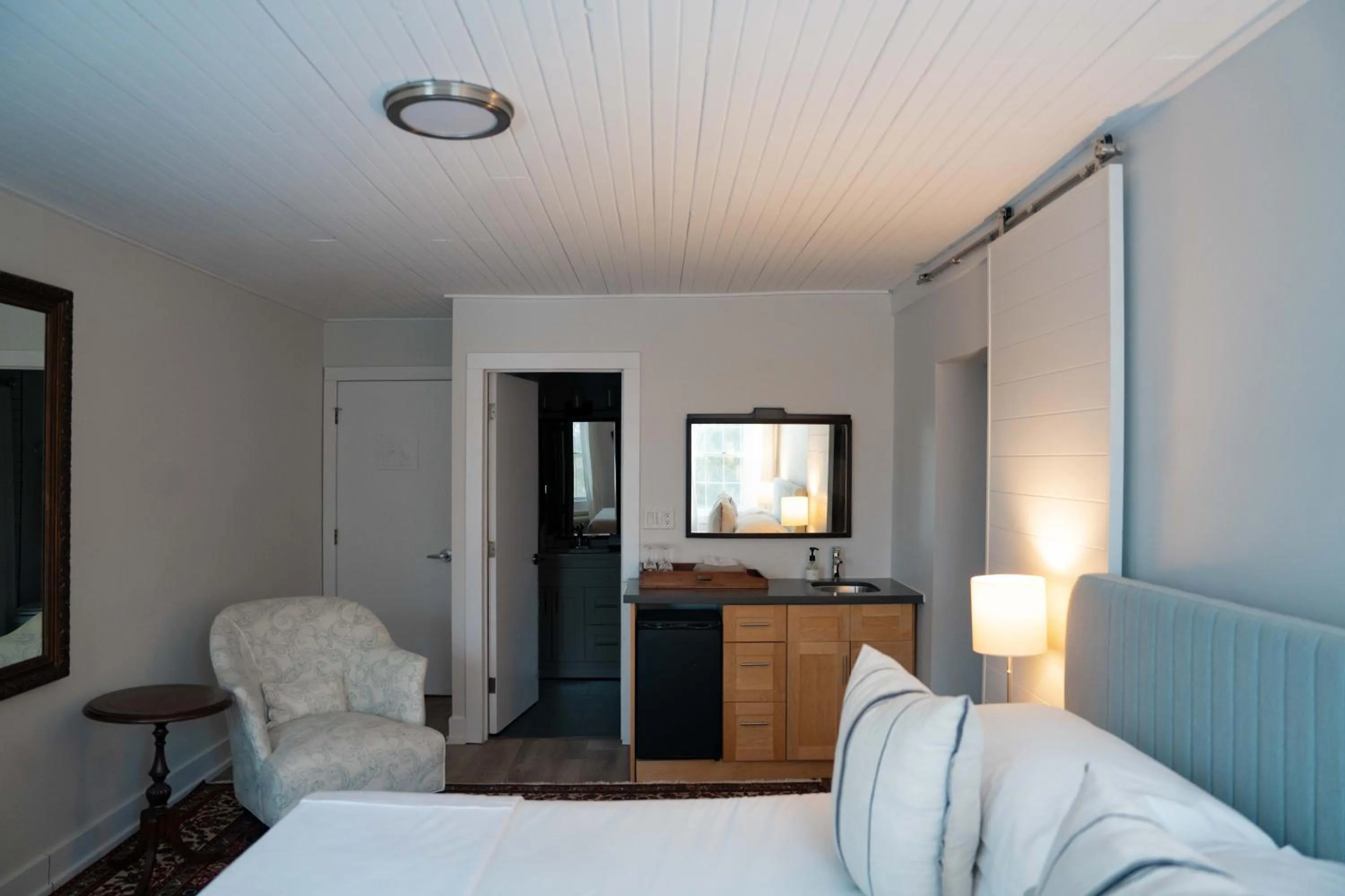 Bedroom, Bed in South Landing Inn