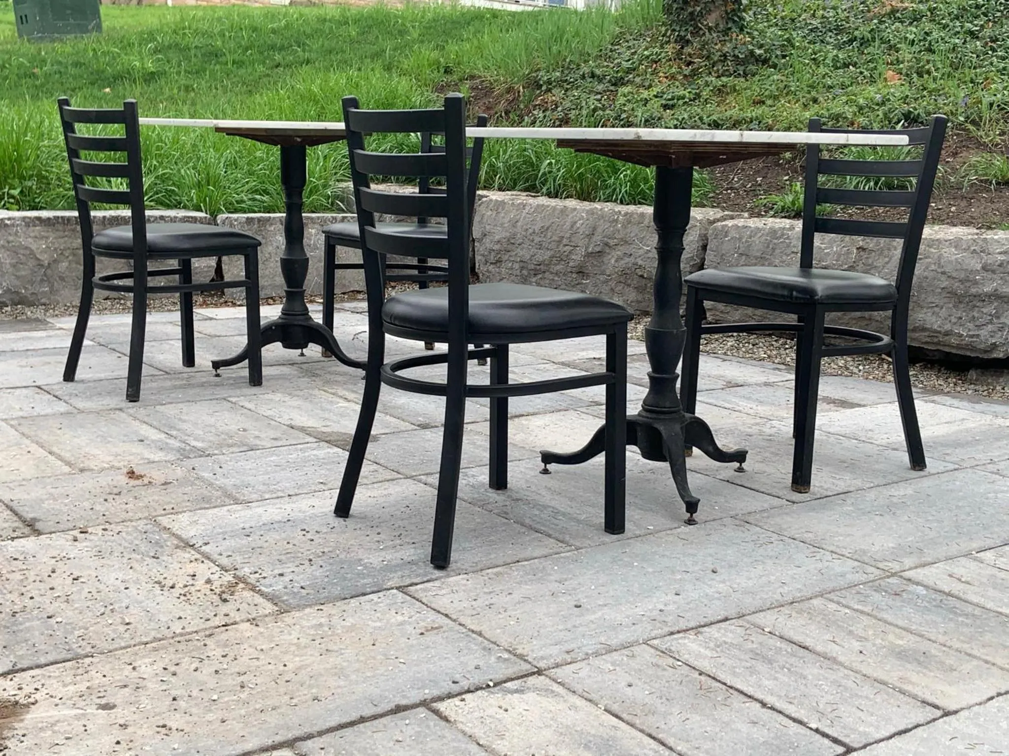 Patio in South Landing Inn