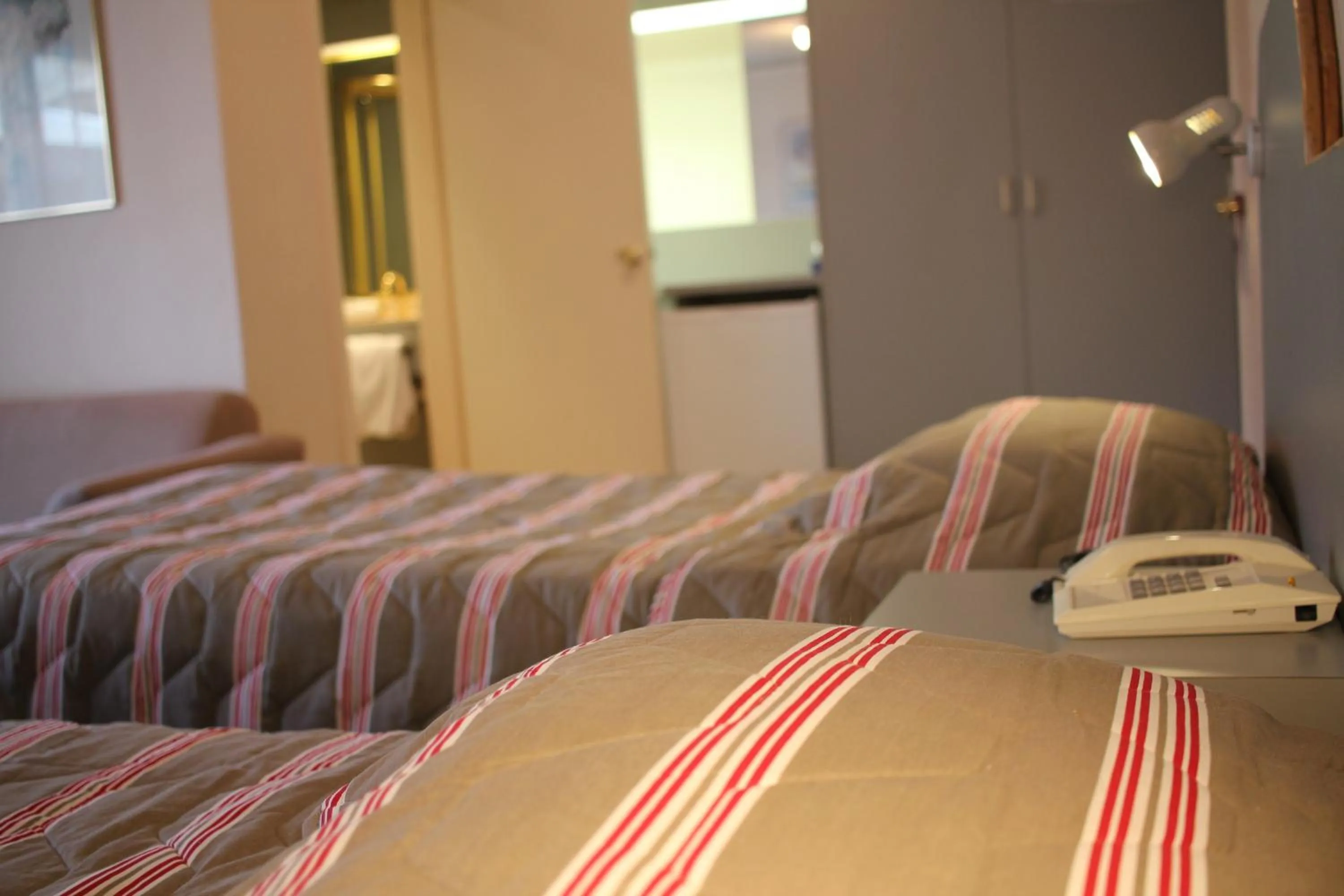 Bed in Beaumaris Bay Motel