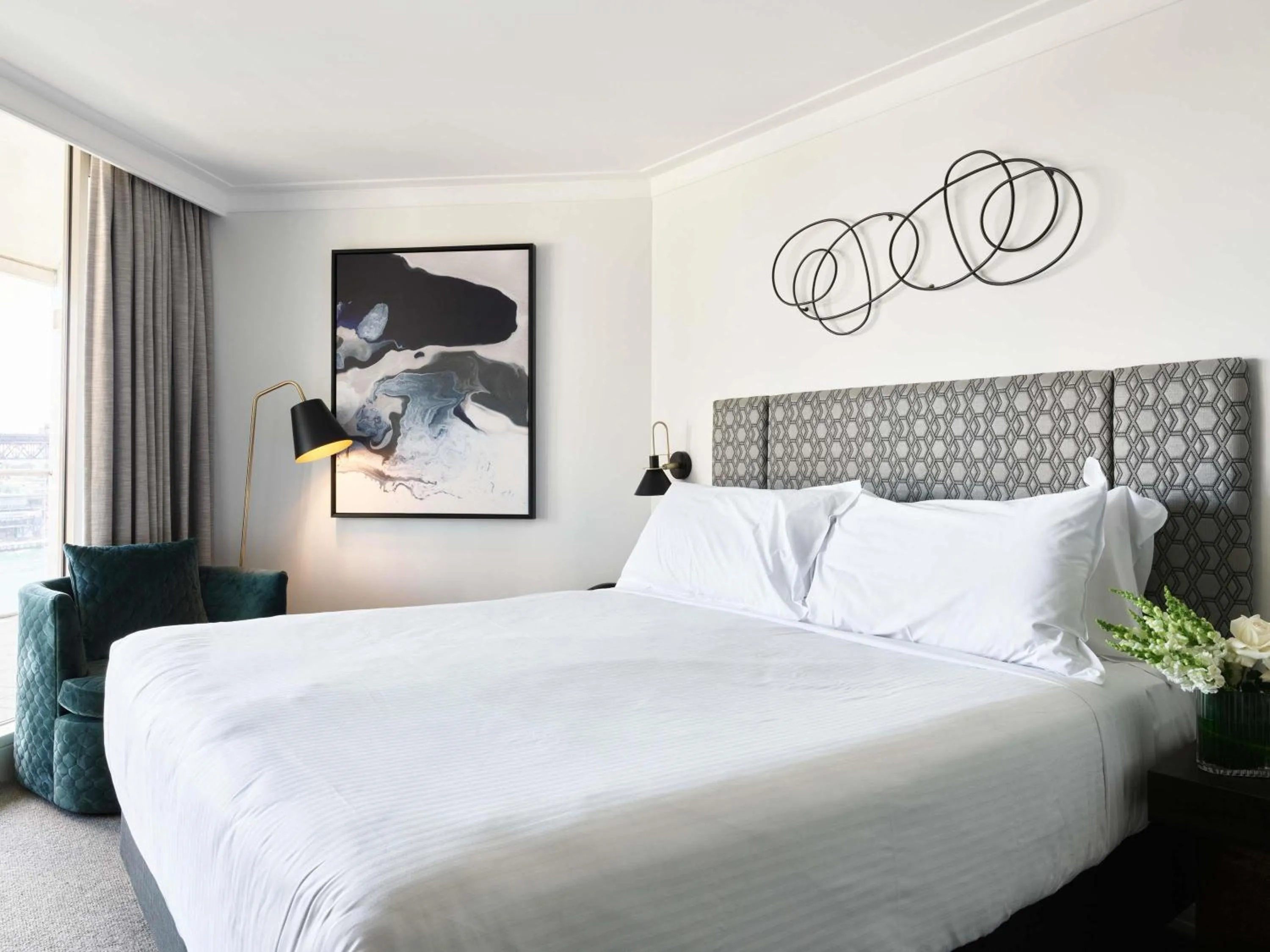 Bedroom, Bed in Pullman Quay Grand Sydney Harbour