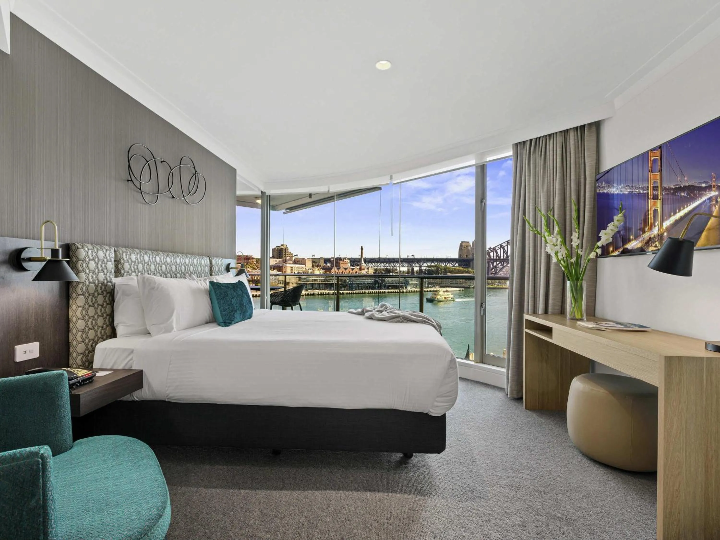 Bedroom, Bed in Pullman Quay Grand Sydney Harbour