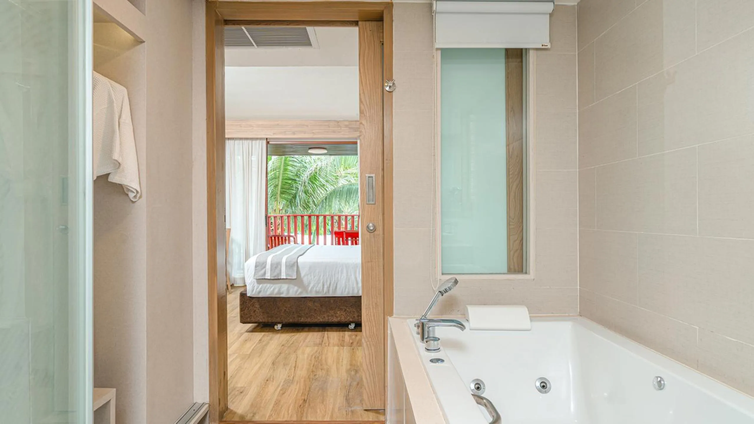 Bed in Phuket Graceland Resort and Spa