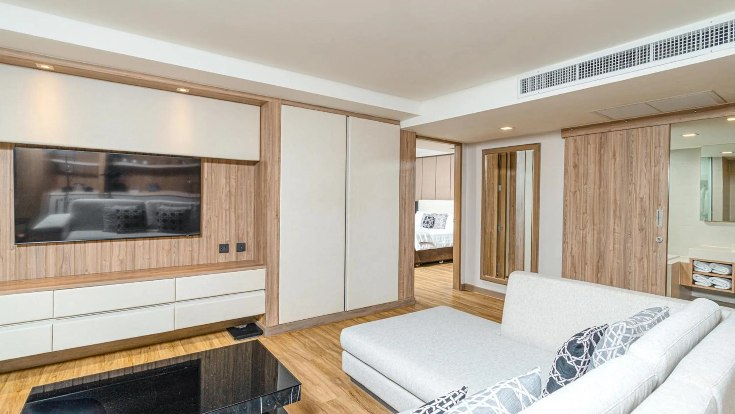 Bed in Phuket Graceland Resort and Spa