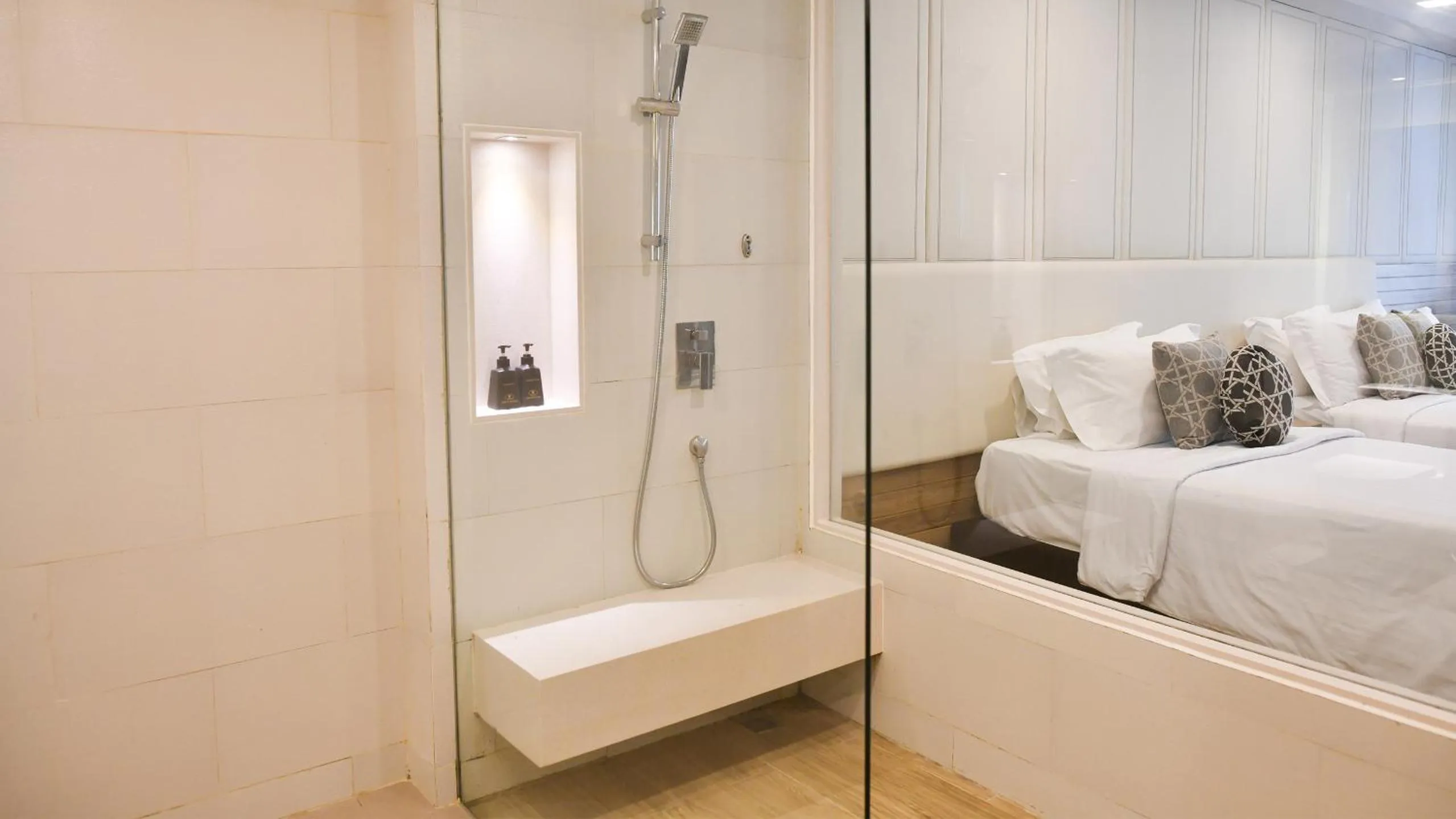 Bed in Phuket Graceland Resort and Spa