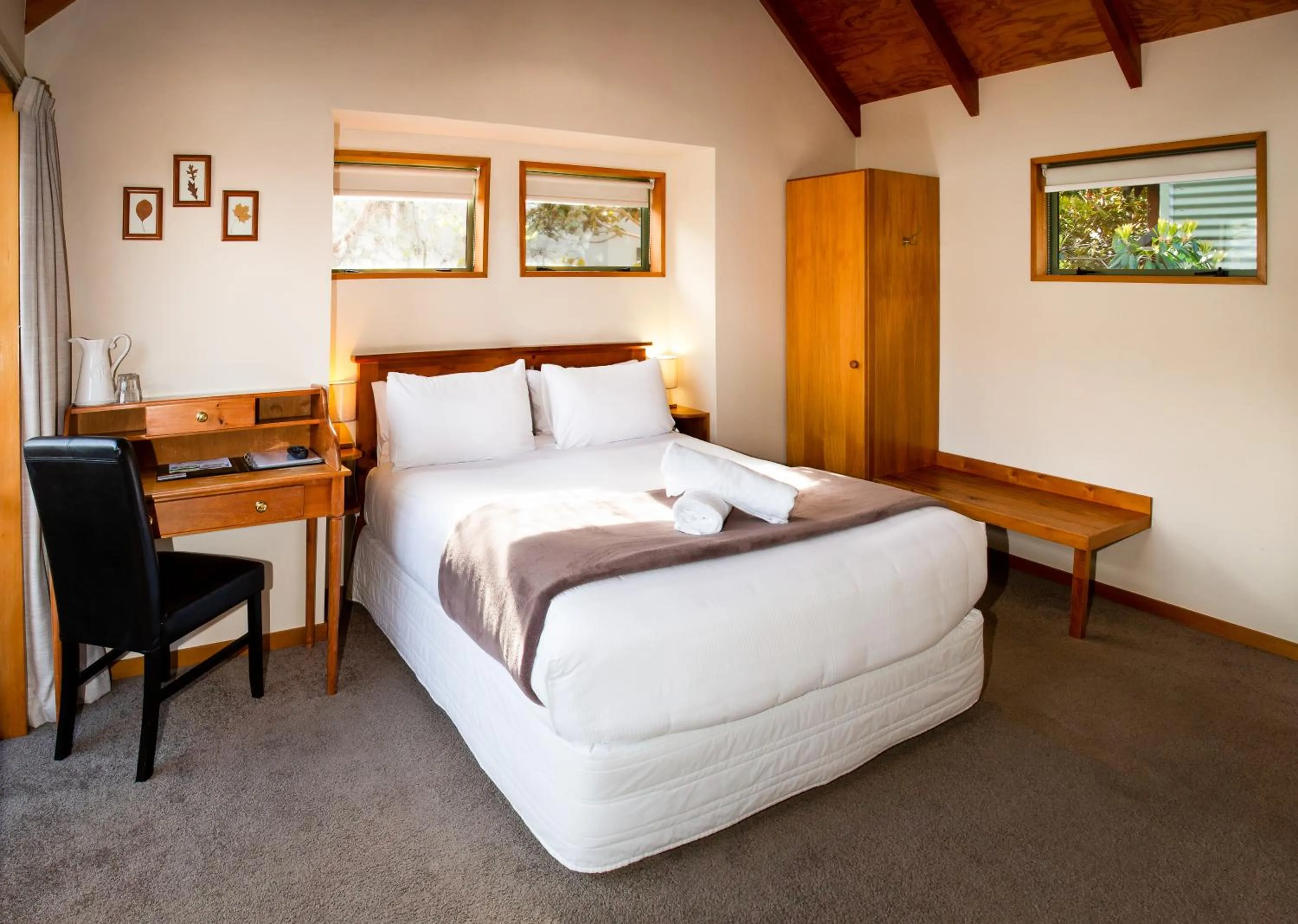 Bed in Te Wanaka Lodge