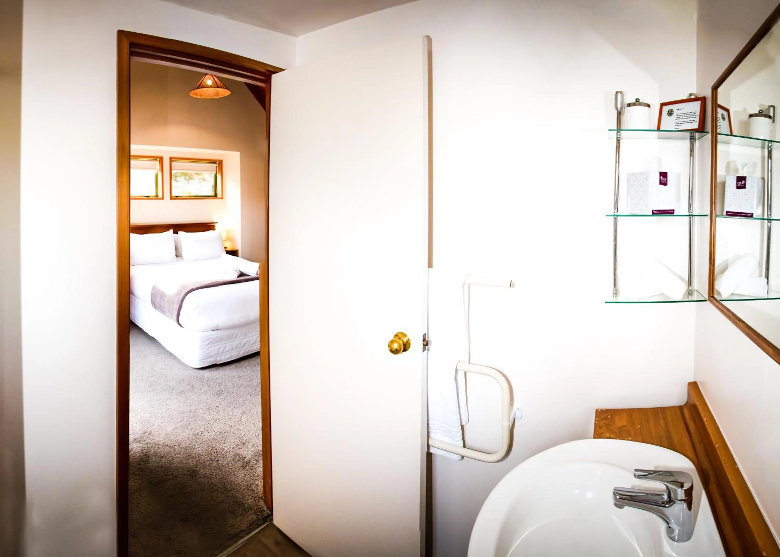 Bed in Te Wanaka Lodge