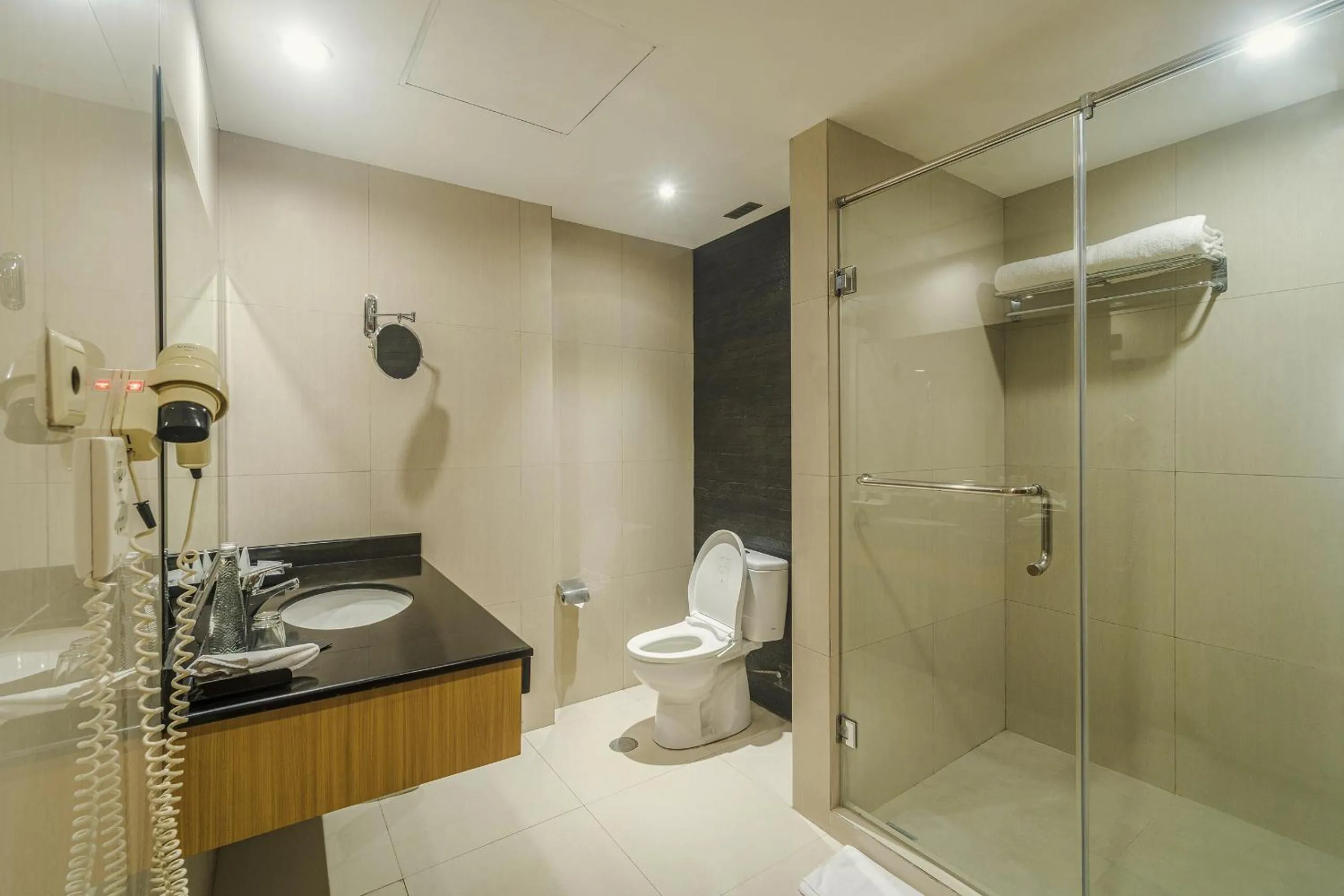 Bathroom in Surabaya Suites Hotel Powered by Archipelago