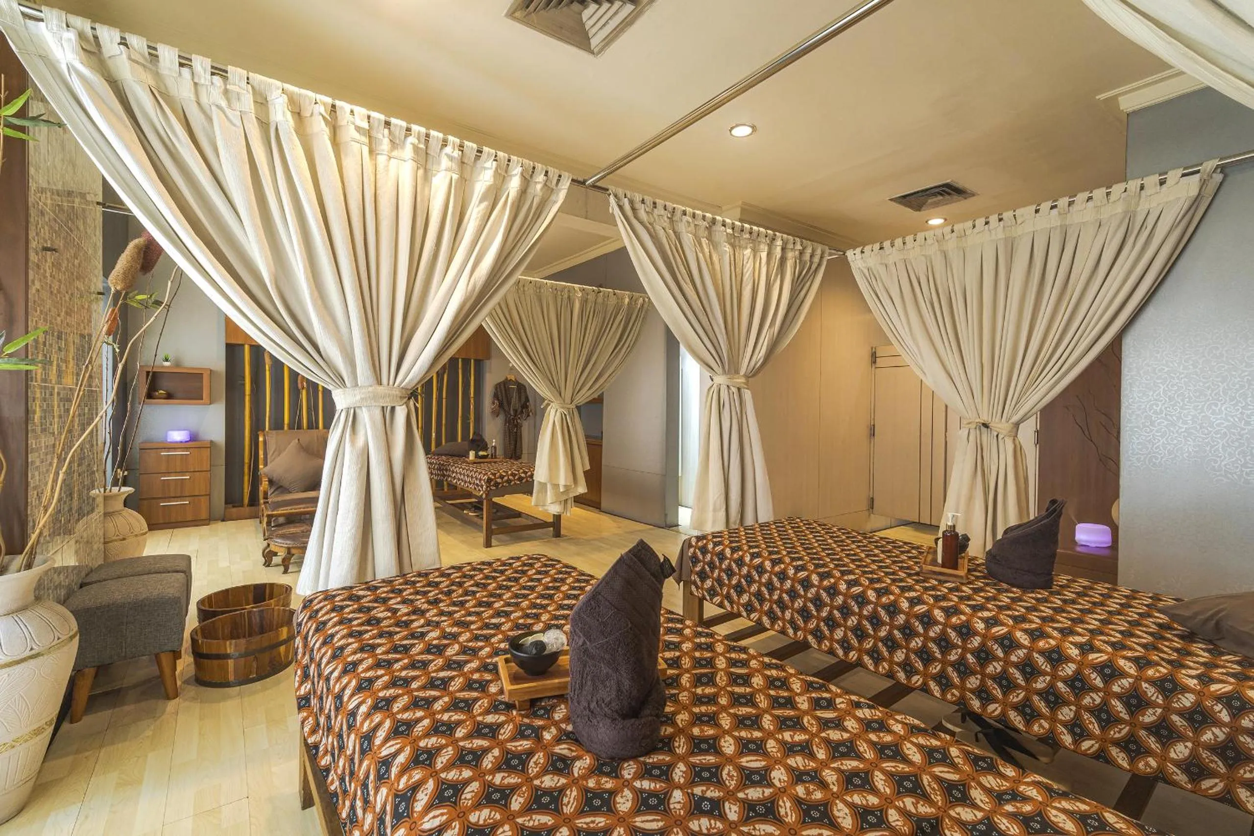 Spa and wellness centre/facilities, Bed in Surabaya Suites Hotel Powered by Archipelago