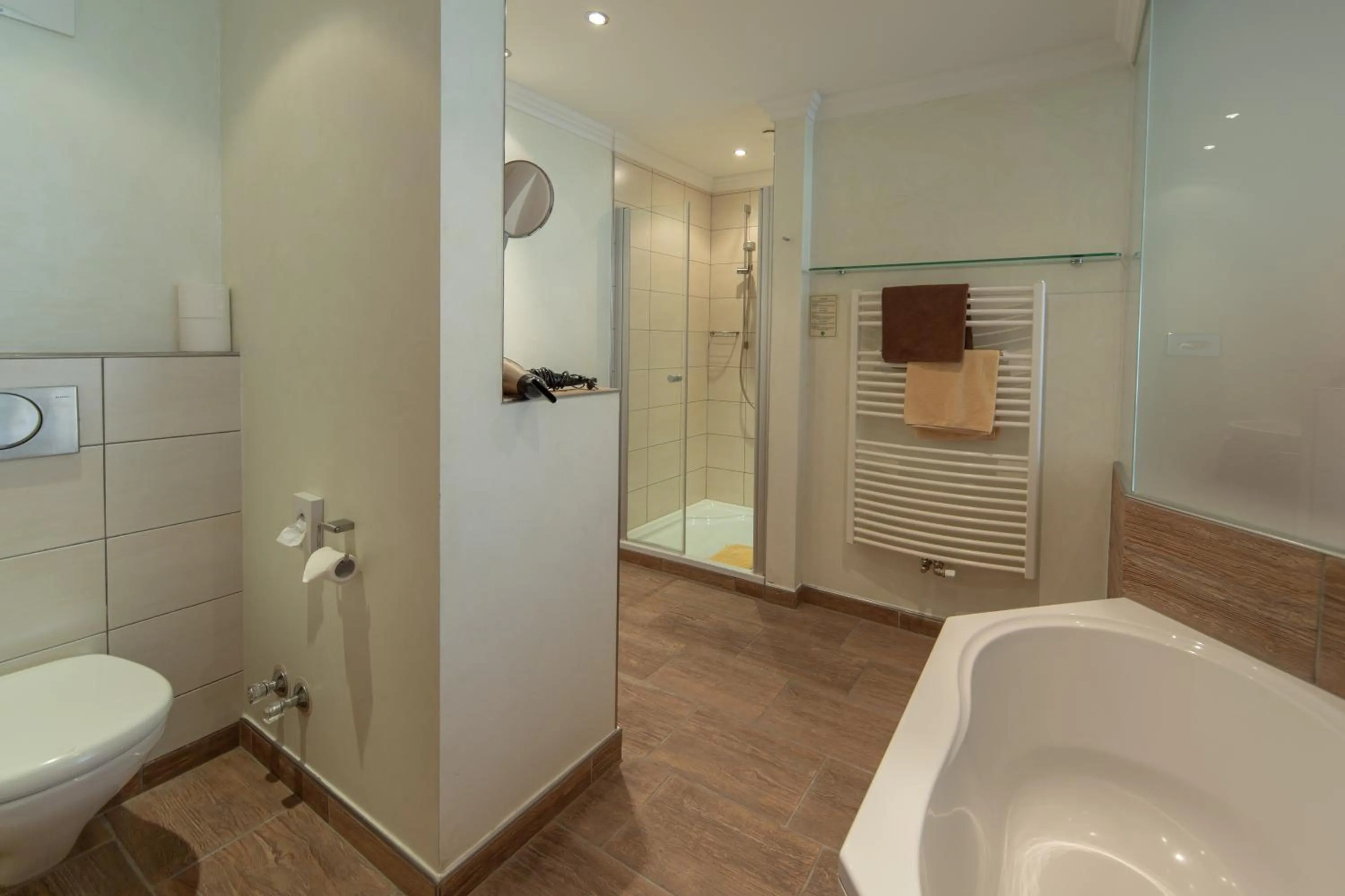 Shower in Frühstückshotel Margret