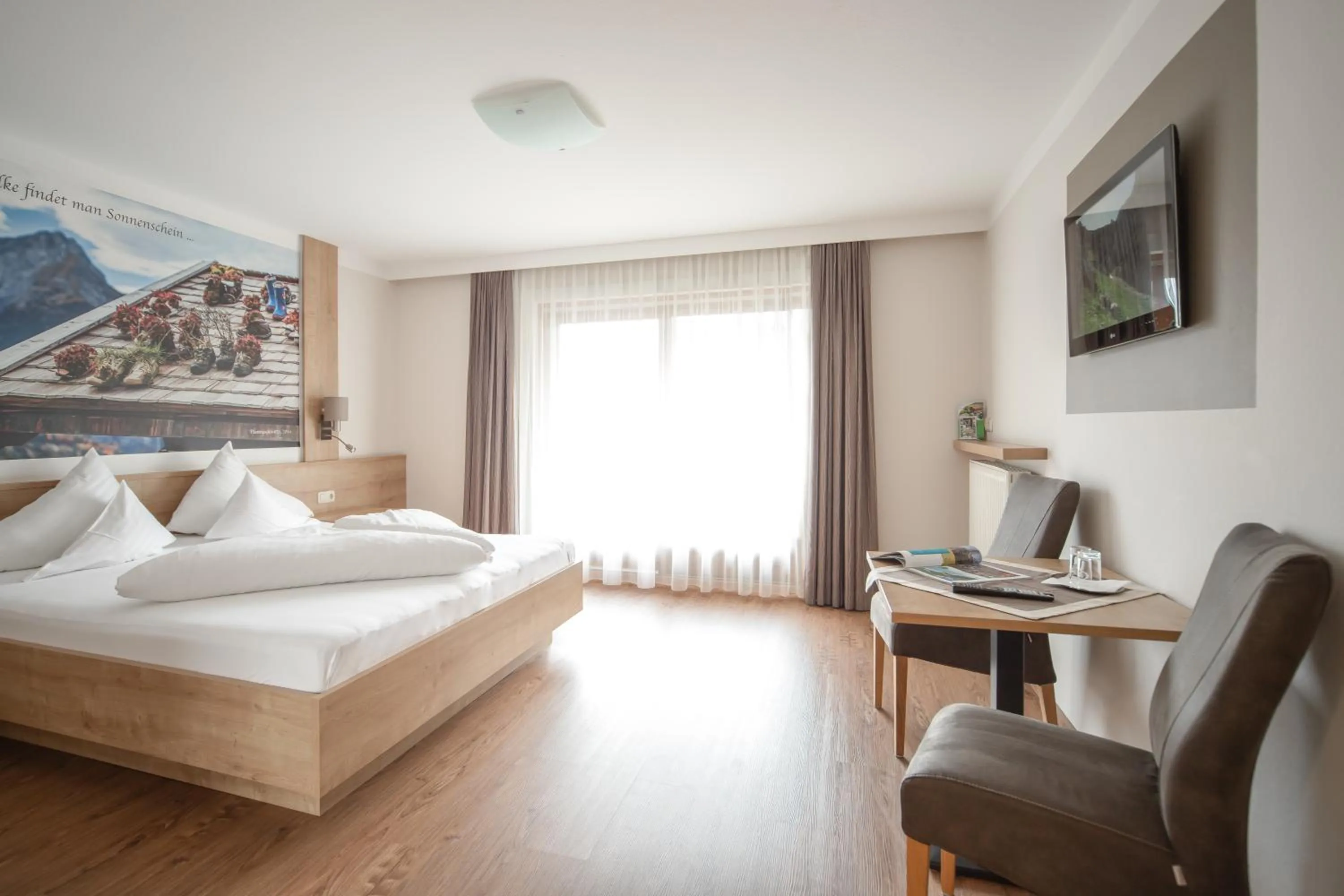 TV and multimedia in Frühstückshotel Margret