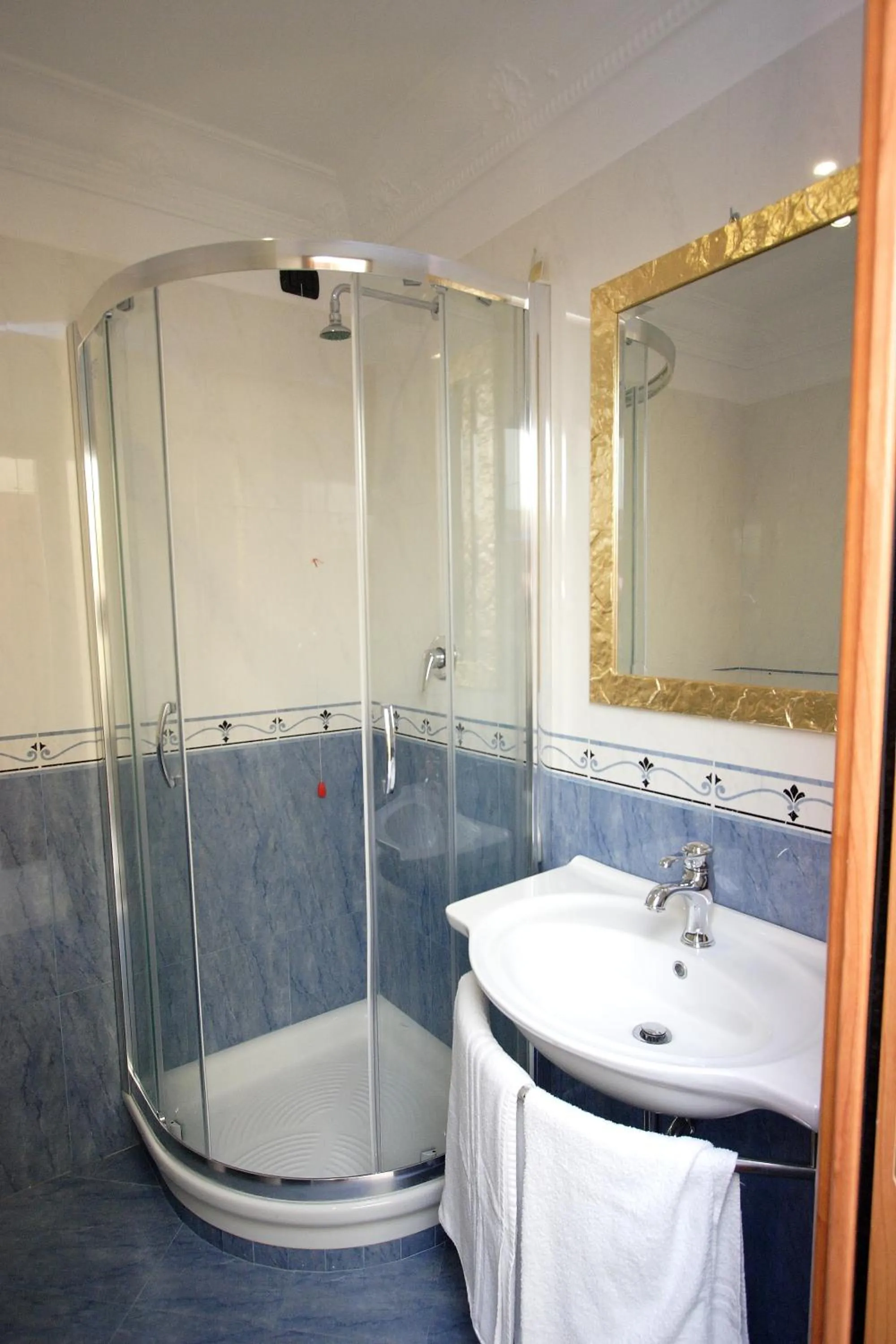 Shower in Guest House Galaxy