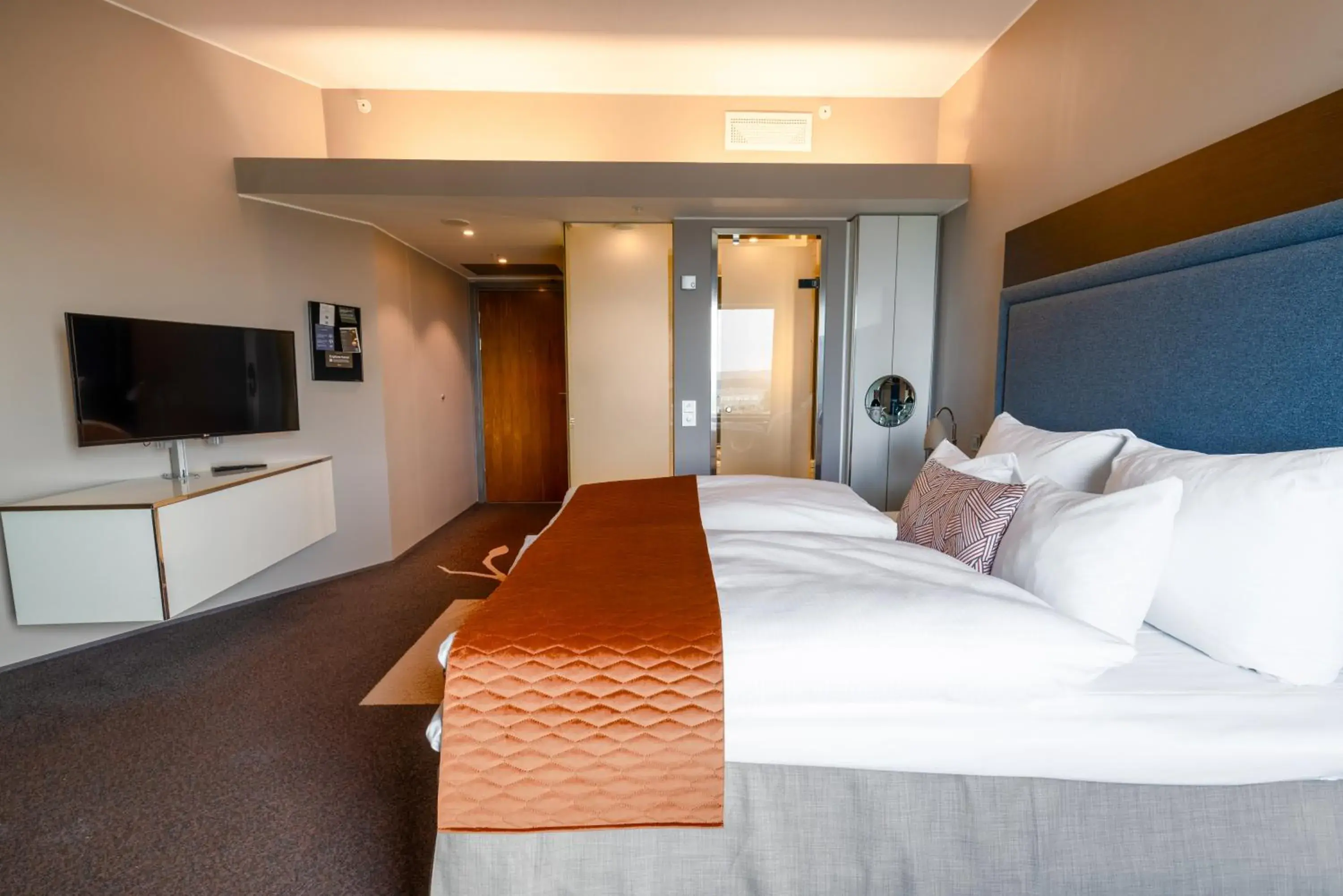 Deluxe Double Room with Mountain View in Clarion Hotel Bergen Airport Deluxe Double Room with Mountain View in Clarion Hotel Bergen Airport