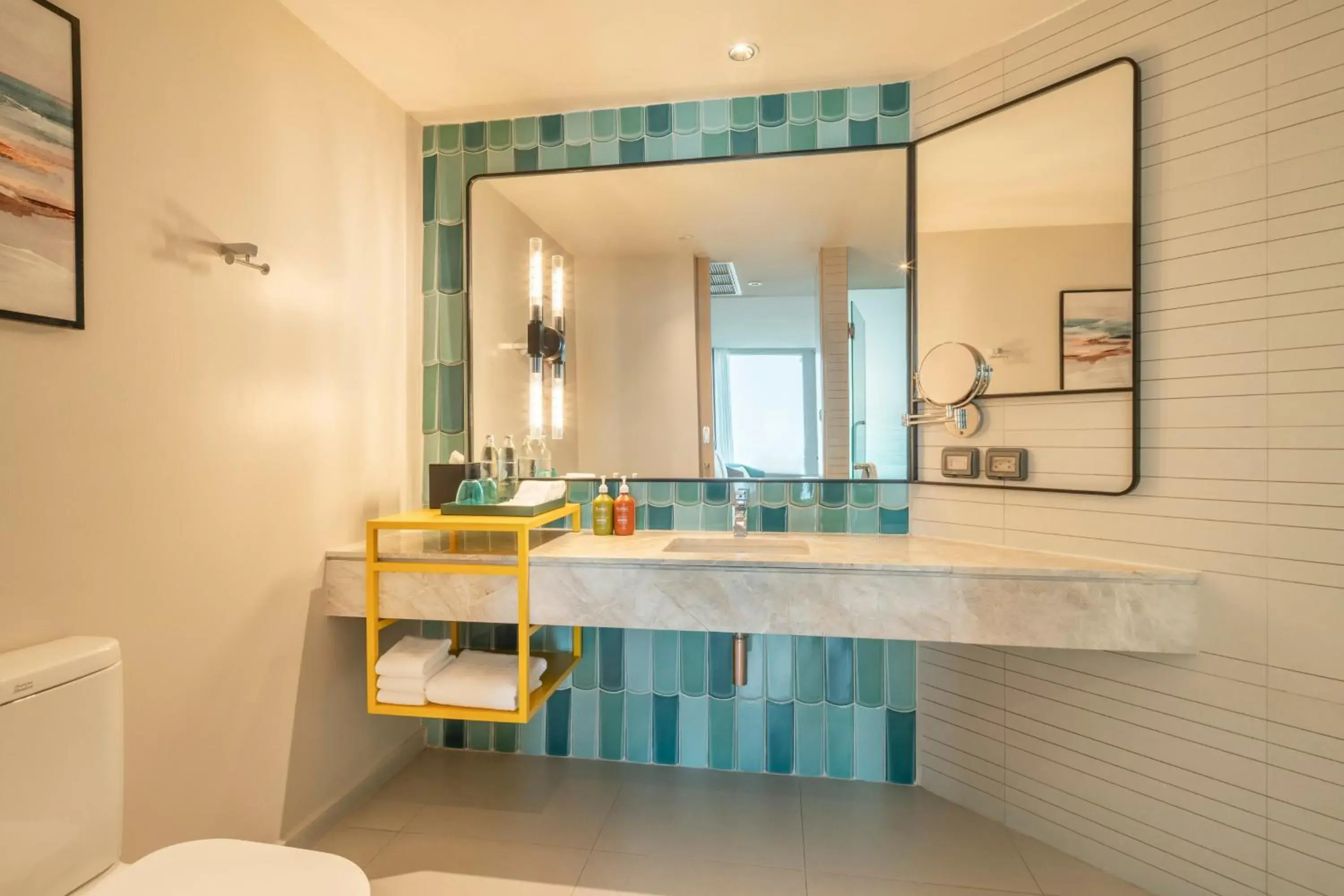 Standard Twin Room with Ocean View and Bay Tower in Holiday Inn Pattaya by IHG Standard Twin Room with Ocean View and Bay Tower in Holiday Inn Pattaya by IHG