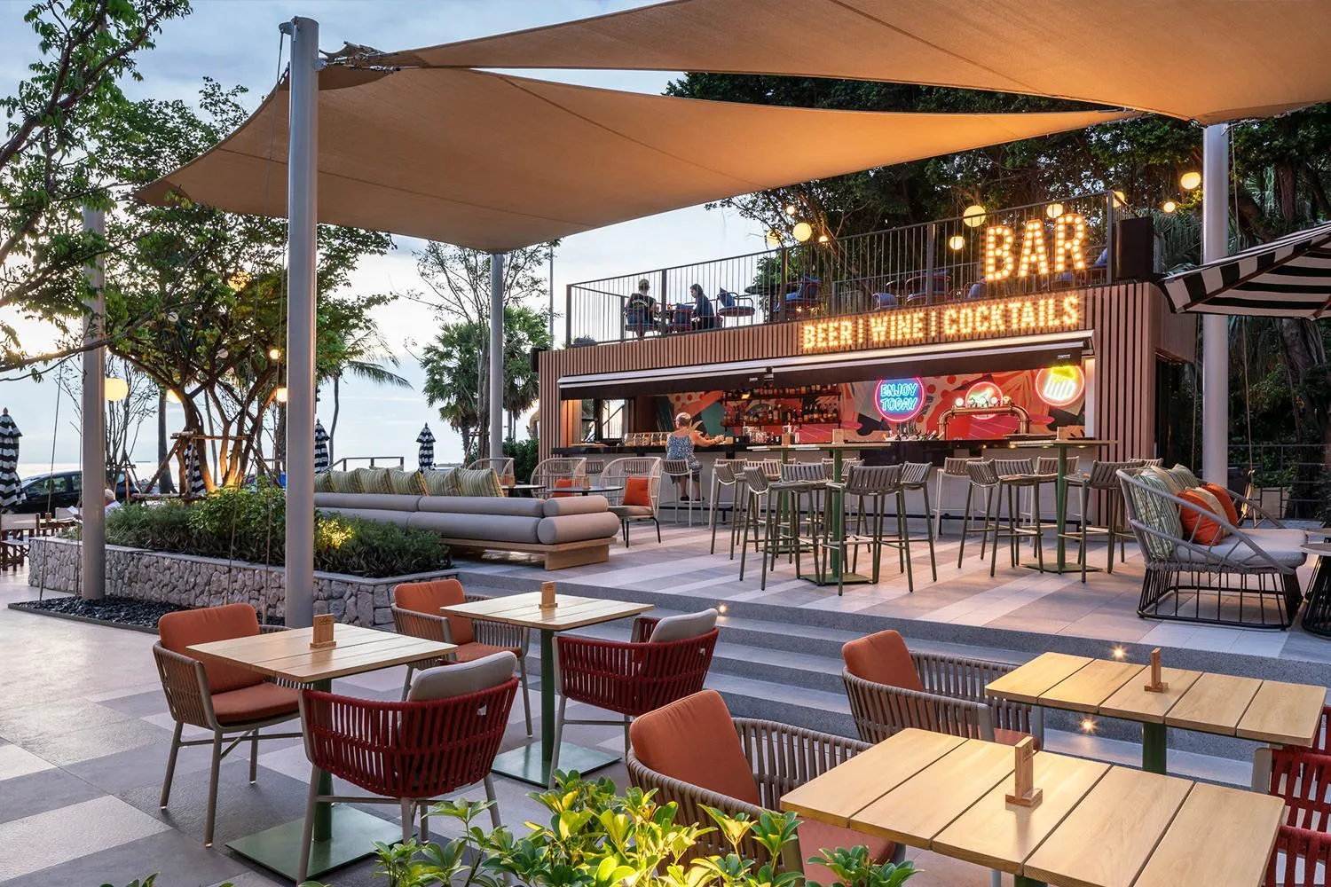 Restaurant/places to eat in Holiday Inn Pattaya by IHG