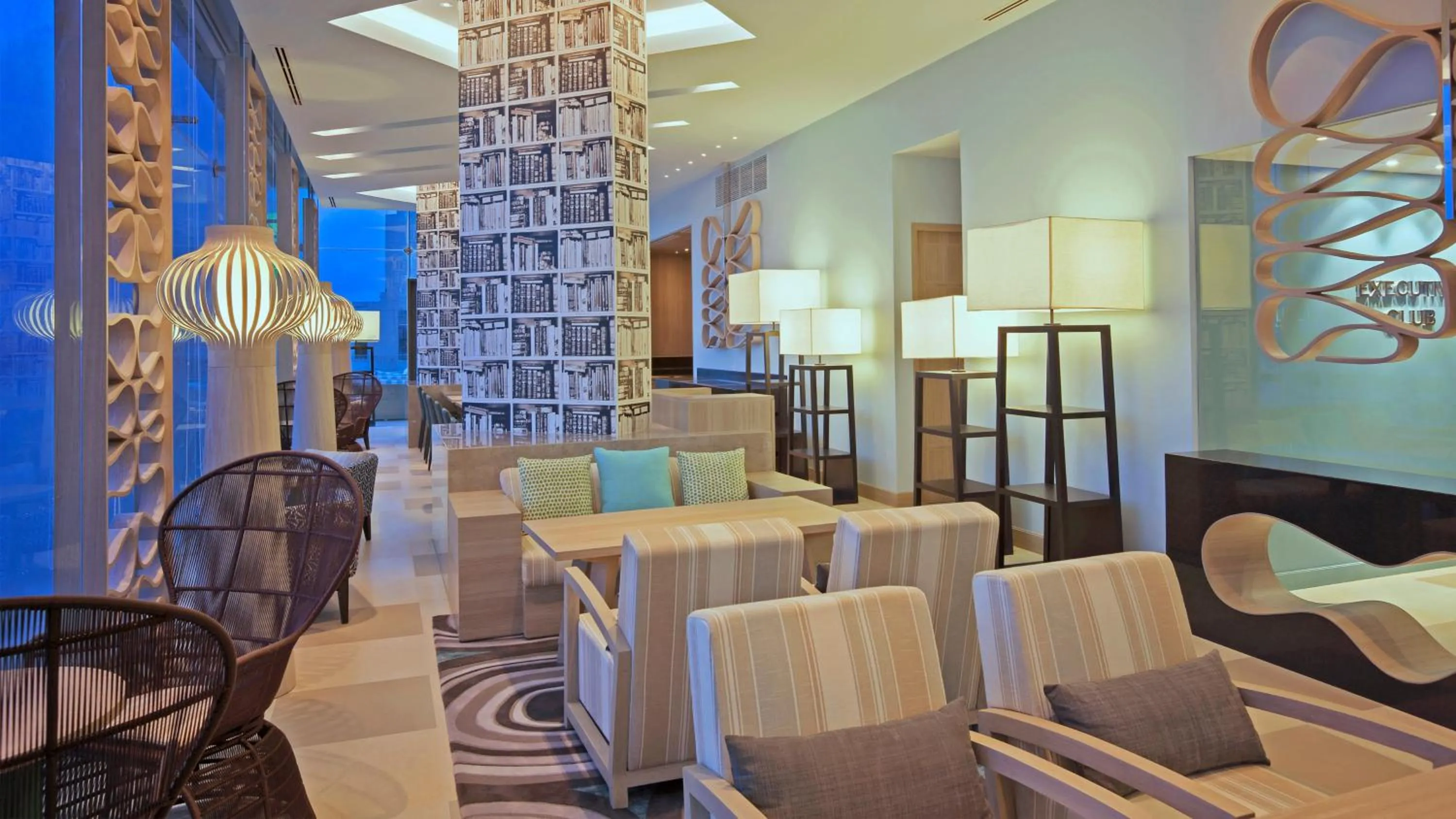 Lounge or bar in Holiday Inn Pattaya by IHG