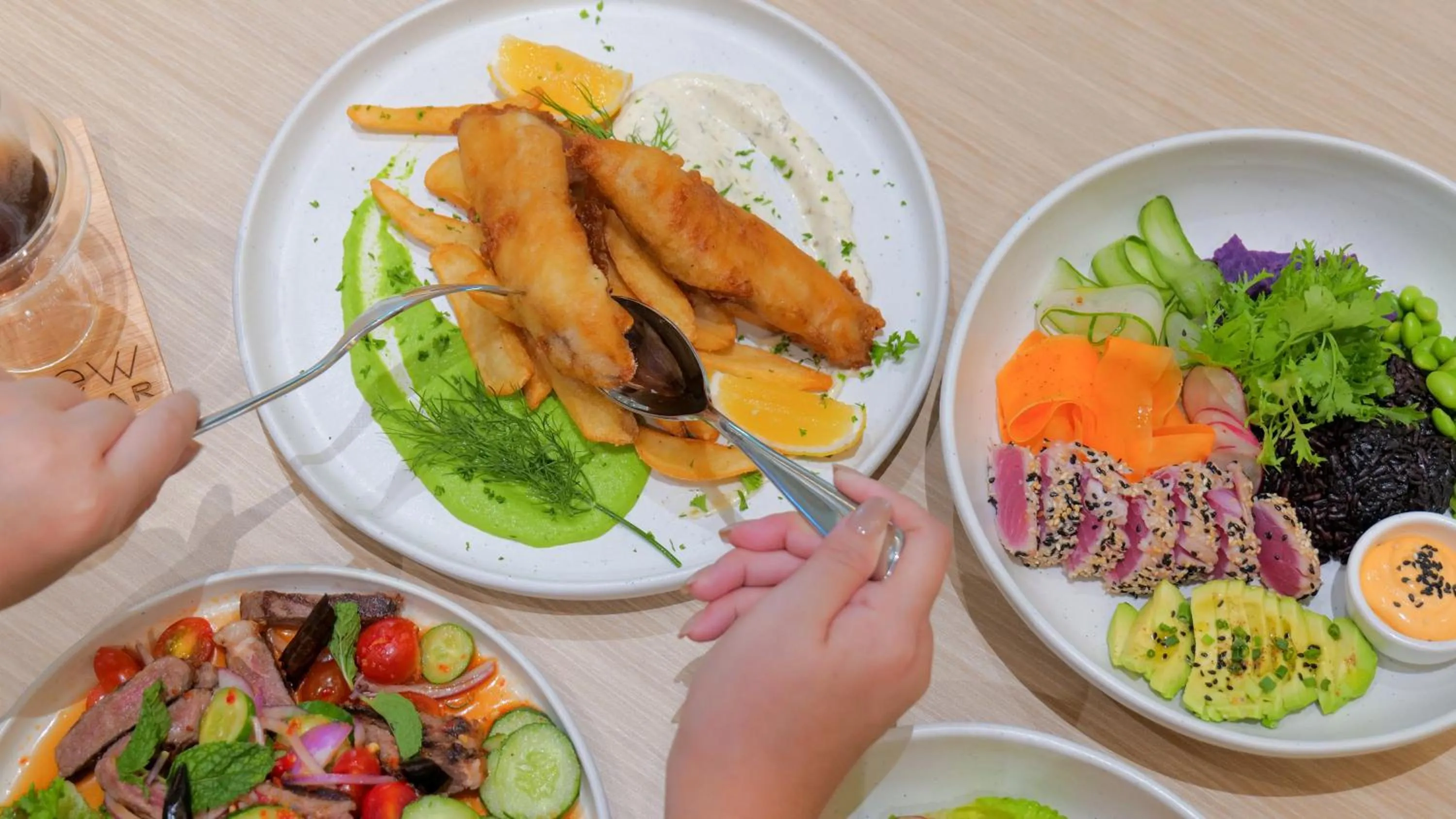 Restaurant/places to eat in Holiday Inn Pattaya by IHG