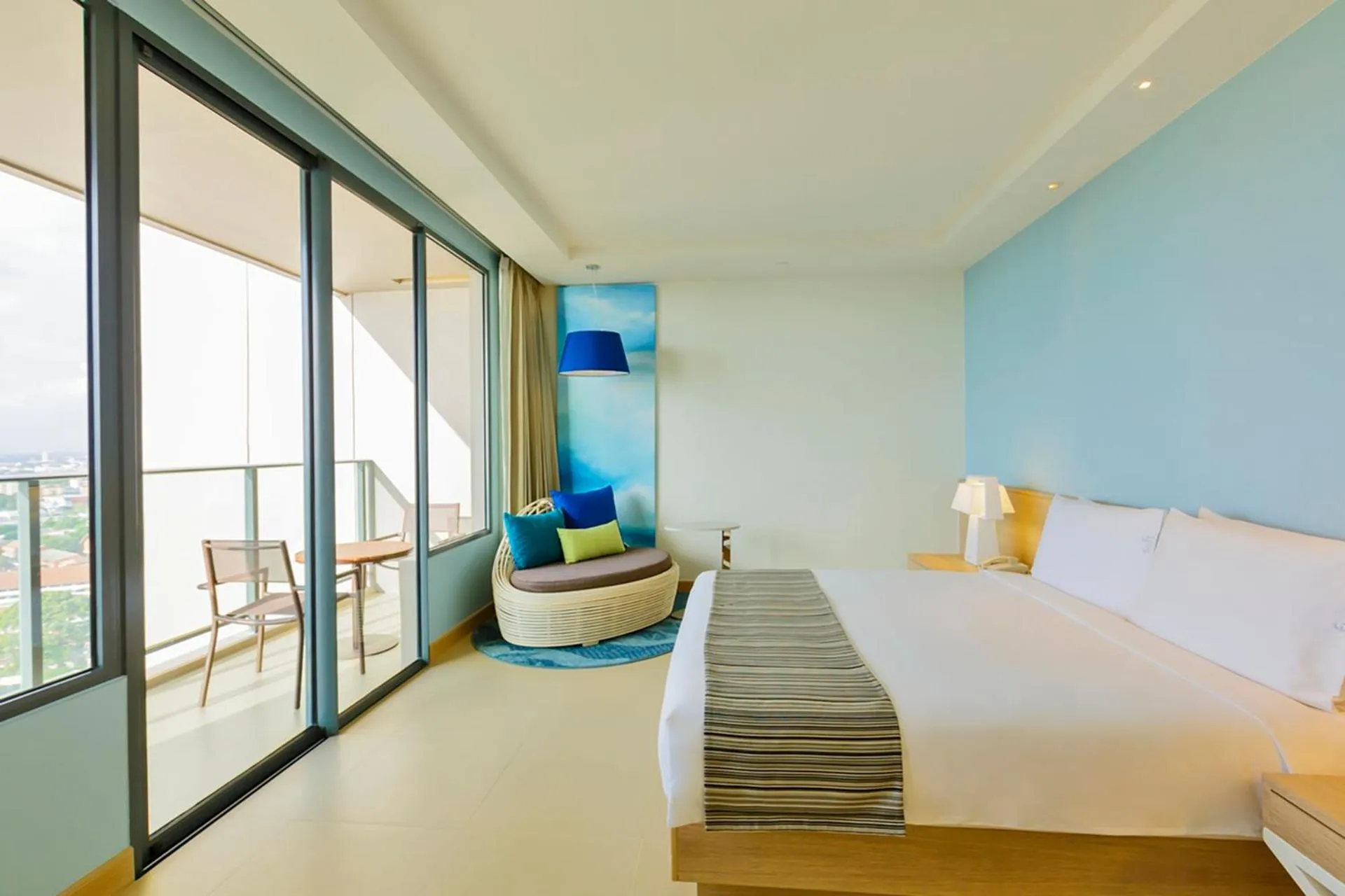 Bed in Holiday Inn Pattaya by IHG