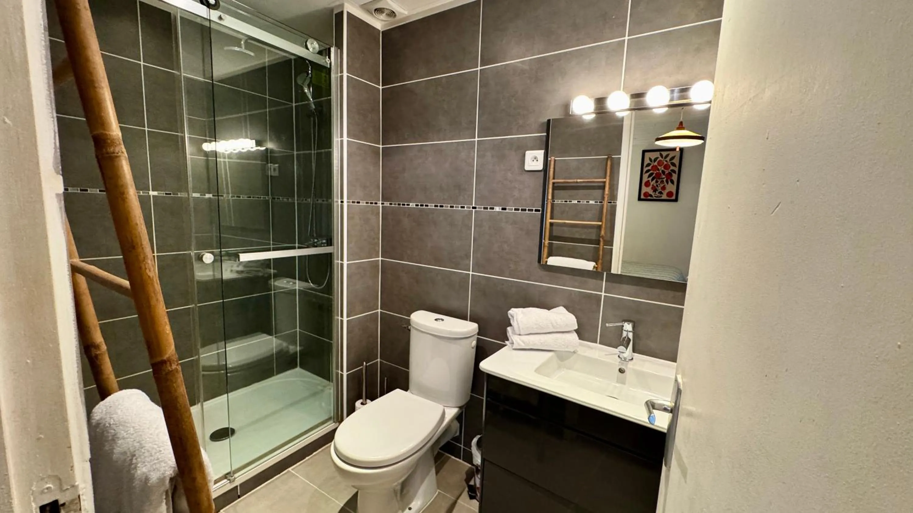 Shower in Hotel Le Galambre