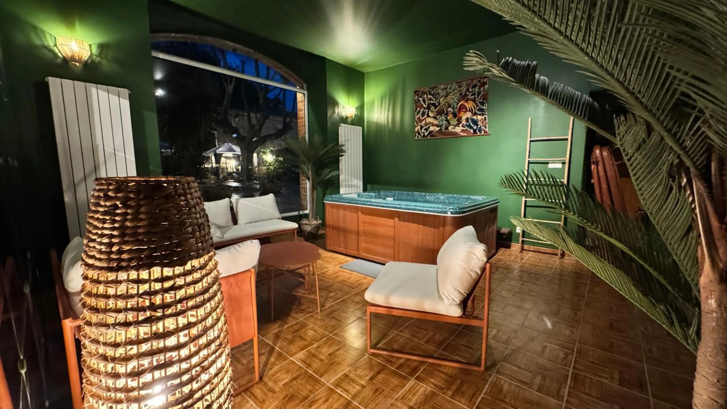 Hot Tub in Hotel Le Galambre