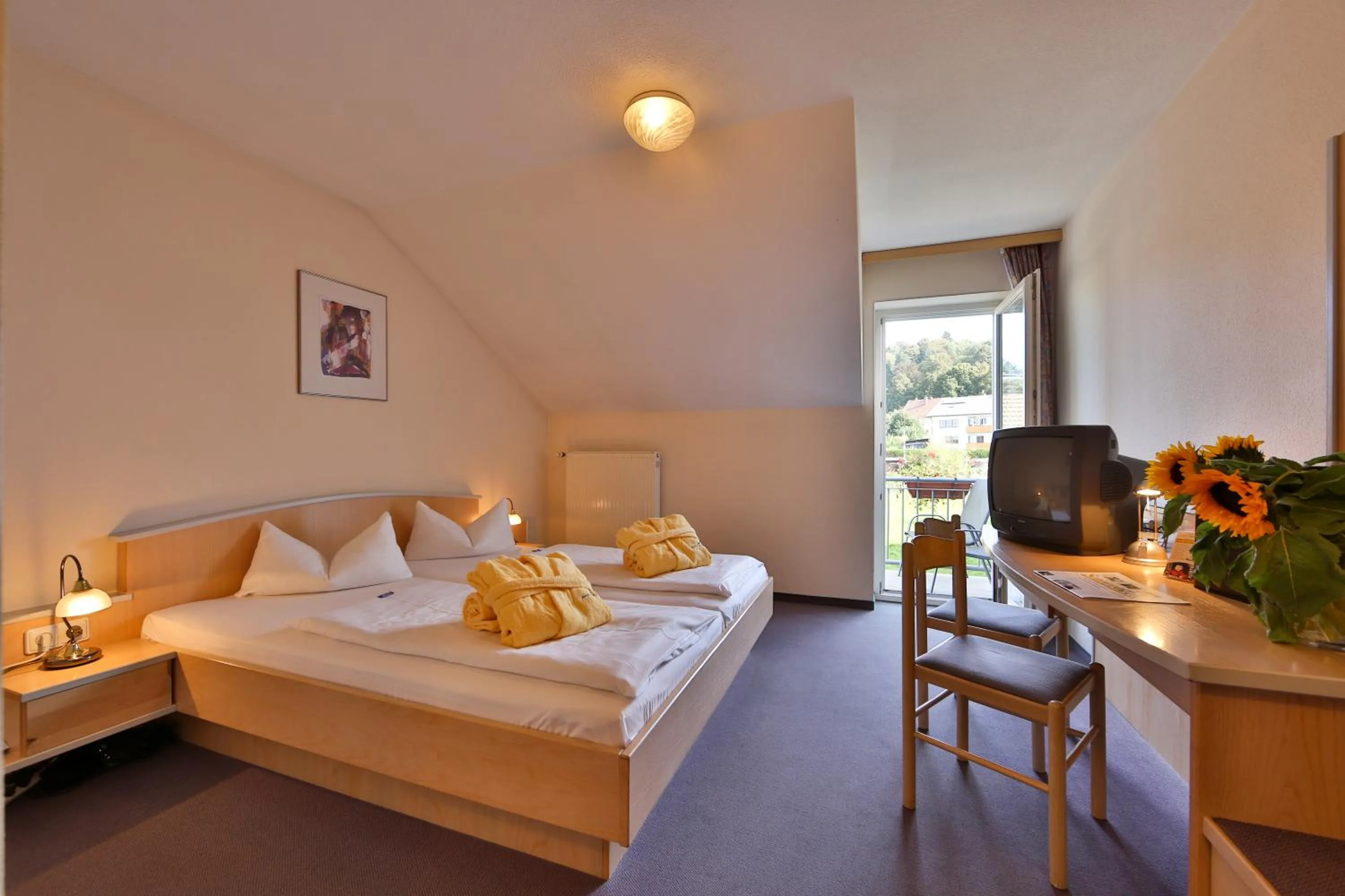 Photo of the whole room, Bed in Sonnenhotel Bayerischer Hof - All Inklusive