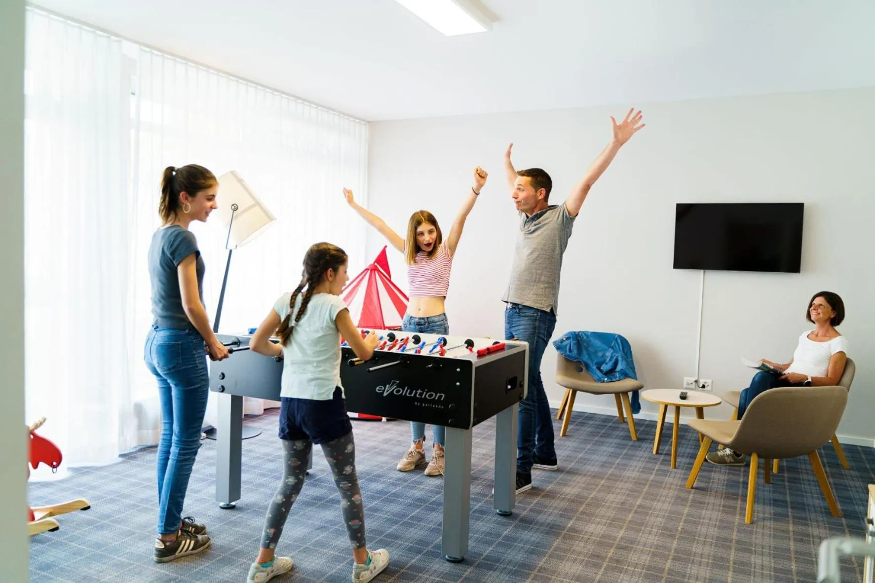 Communal lounge/ TV room in Hotel Wettstein
