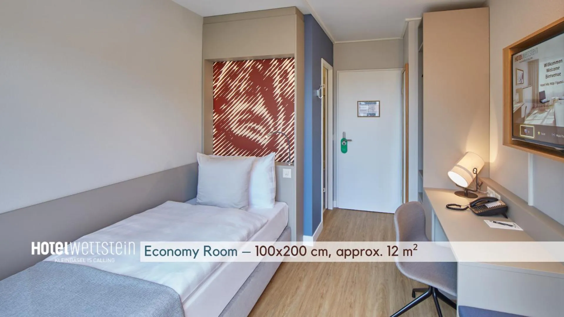 Property building, Bed in Hotel Wettstein