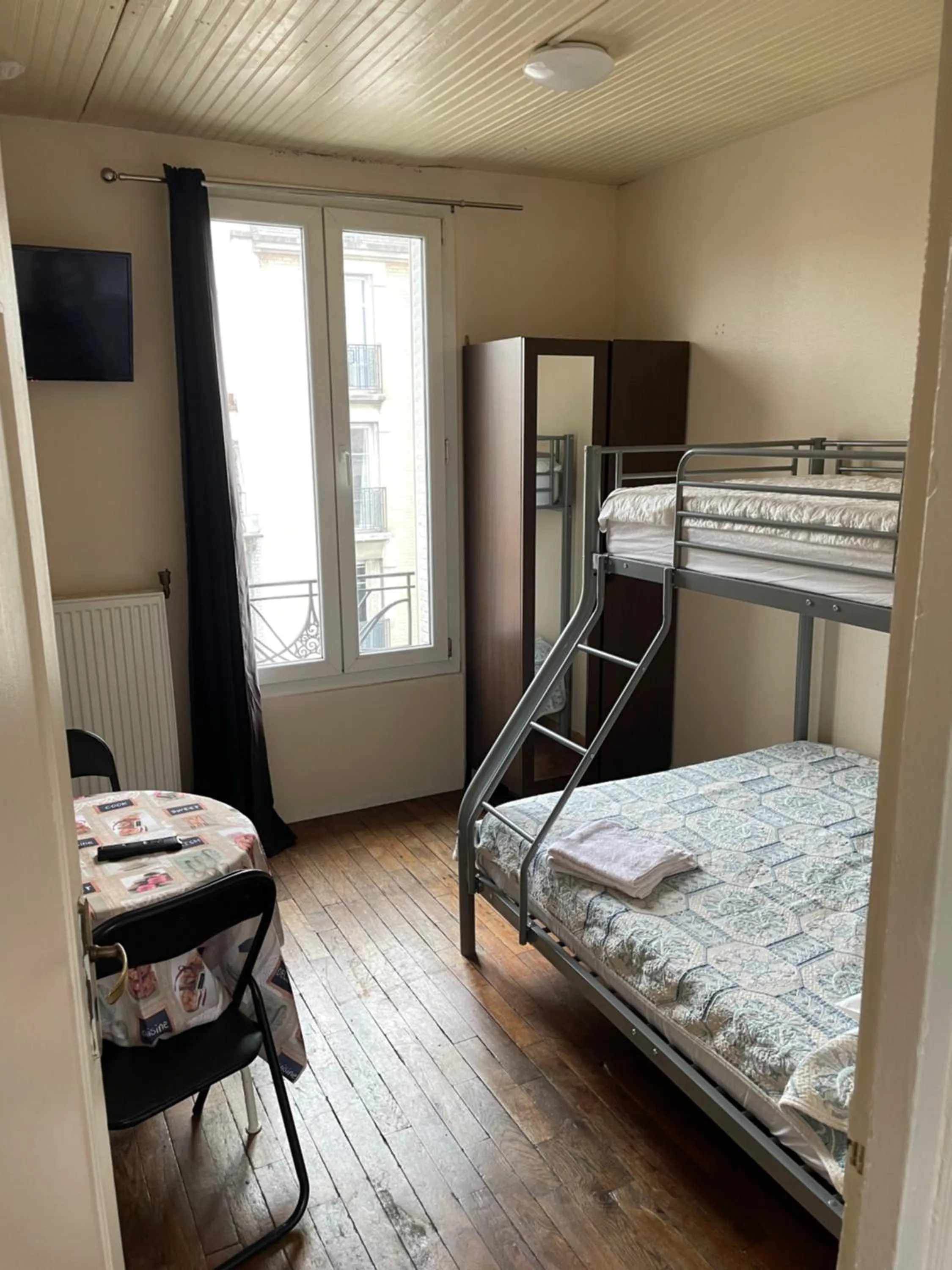 bunk bed, Bed in RENT APPART - Colombes