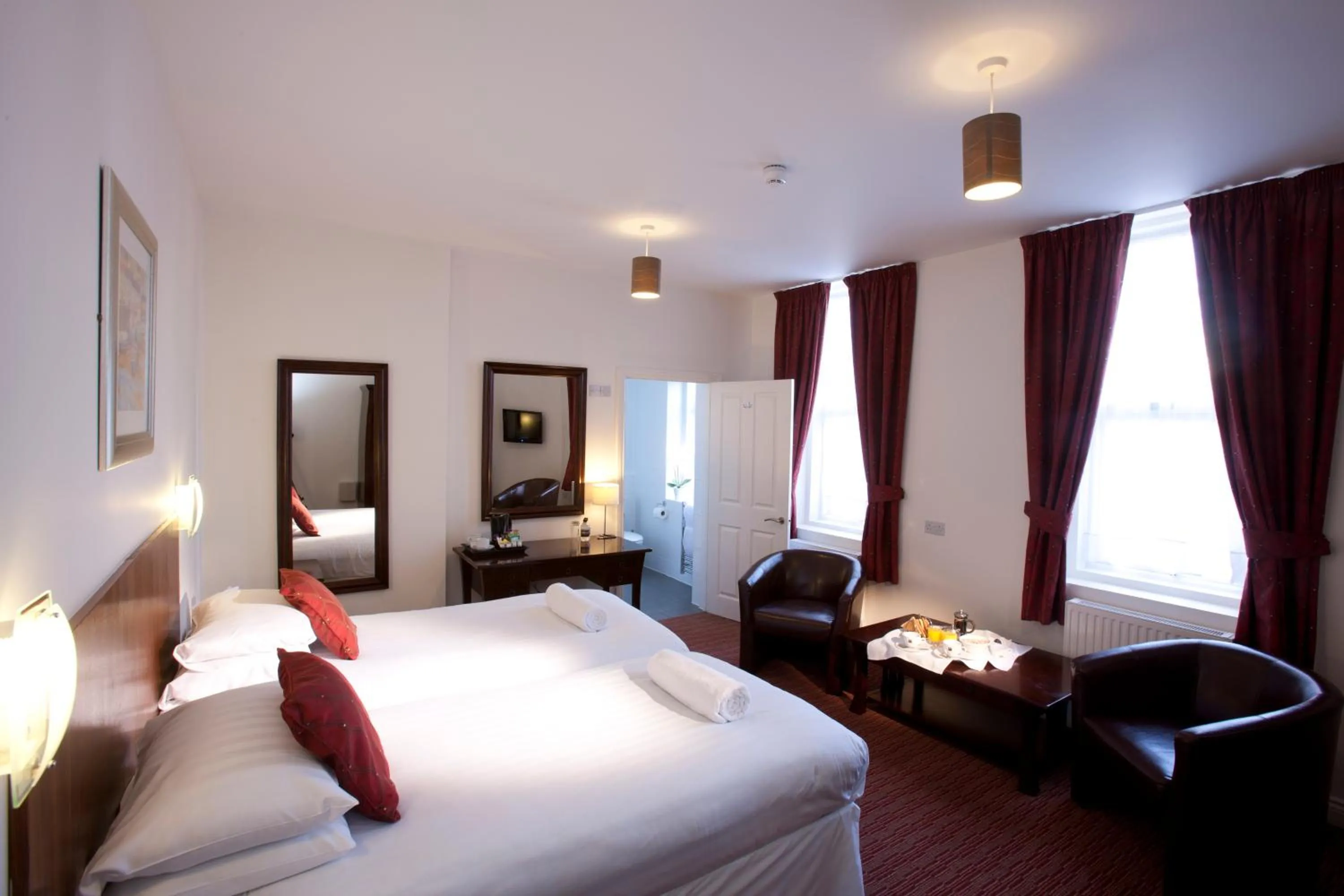 Photo of the whole room, Bed in Park Central Hotel