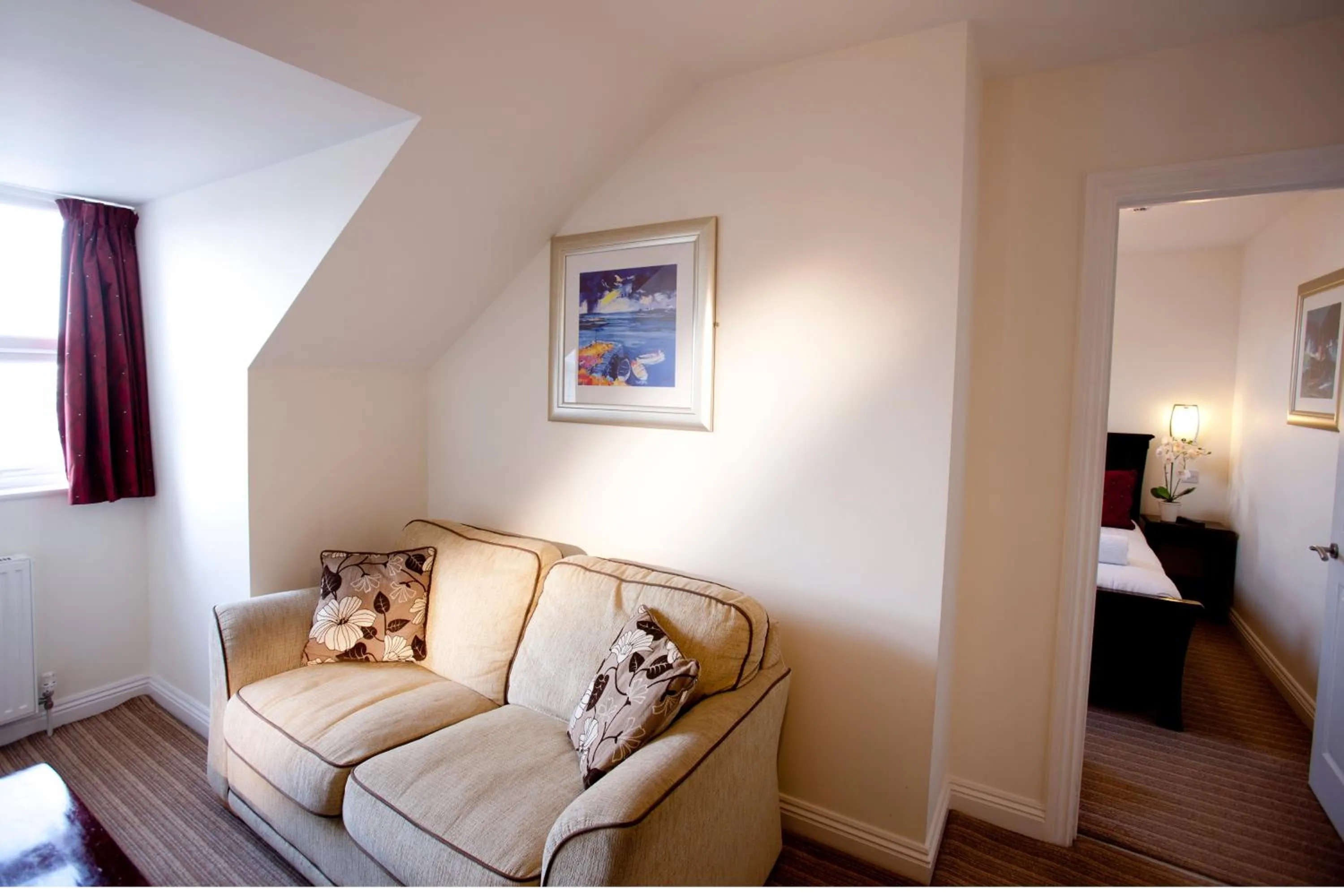 Seating area, Bed in Park Central Hotel