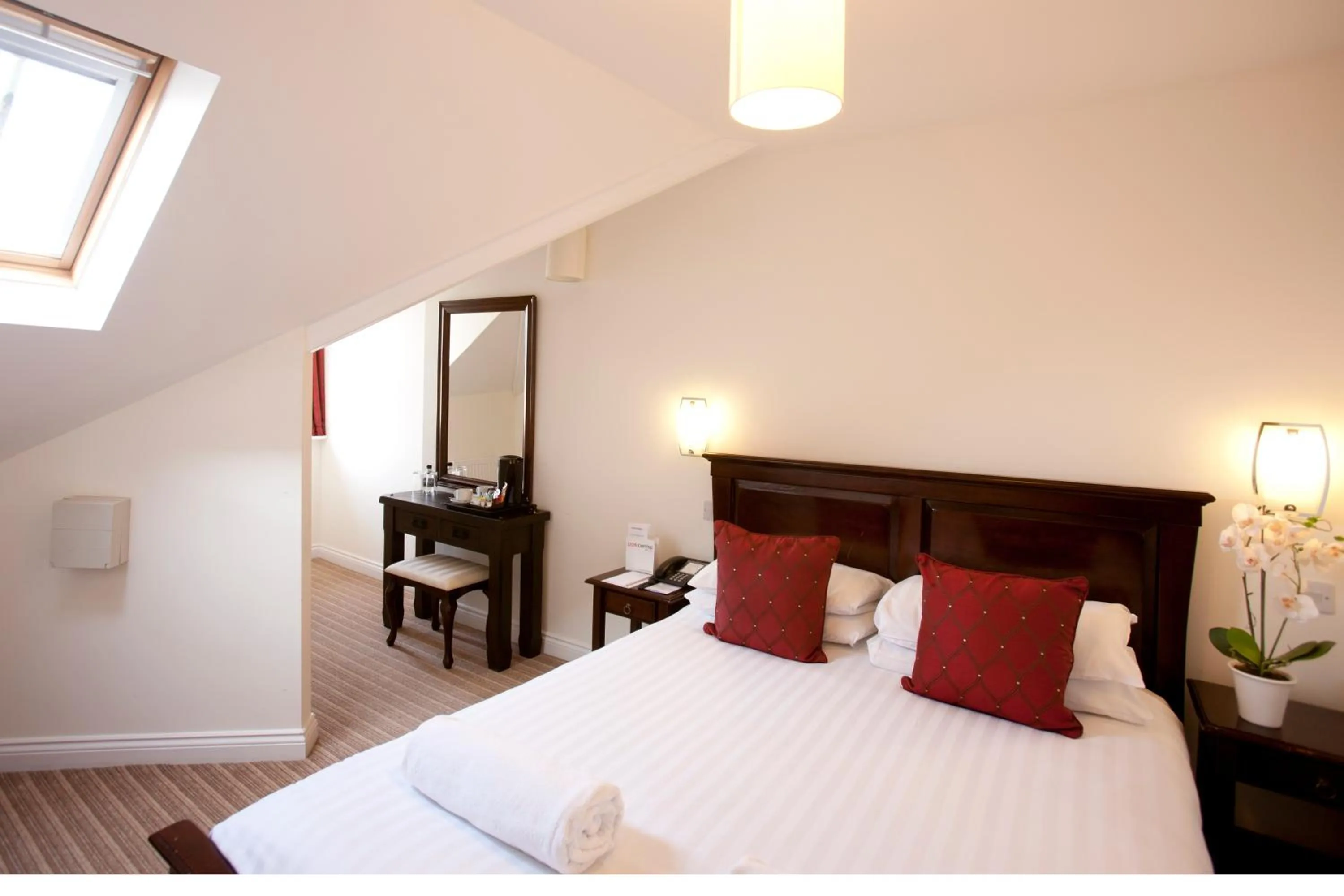 Bedroom, Bed in Park Central Hotel