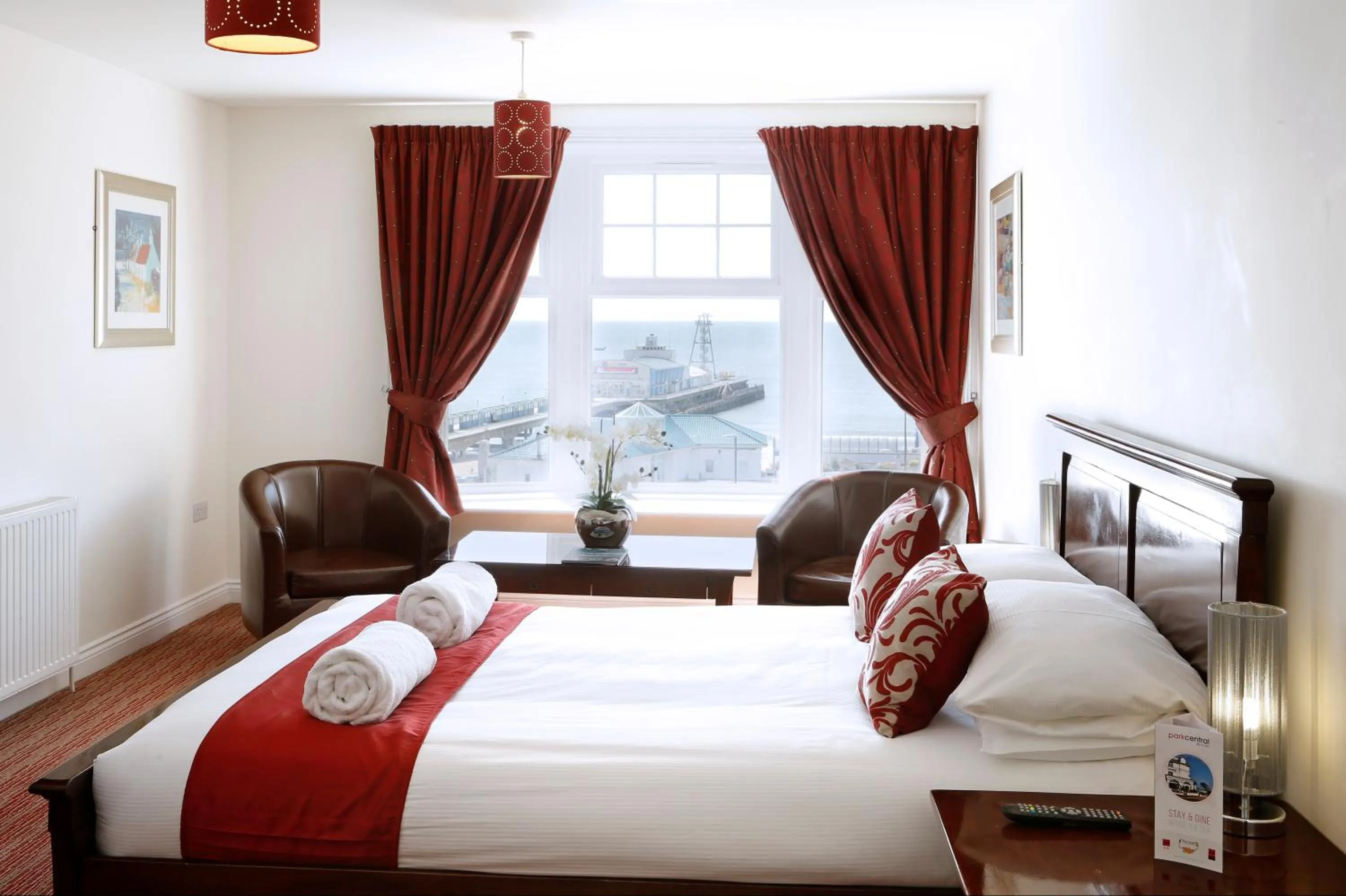 Photo of the whole room, Bed in Park Central Hotel