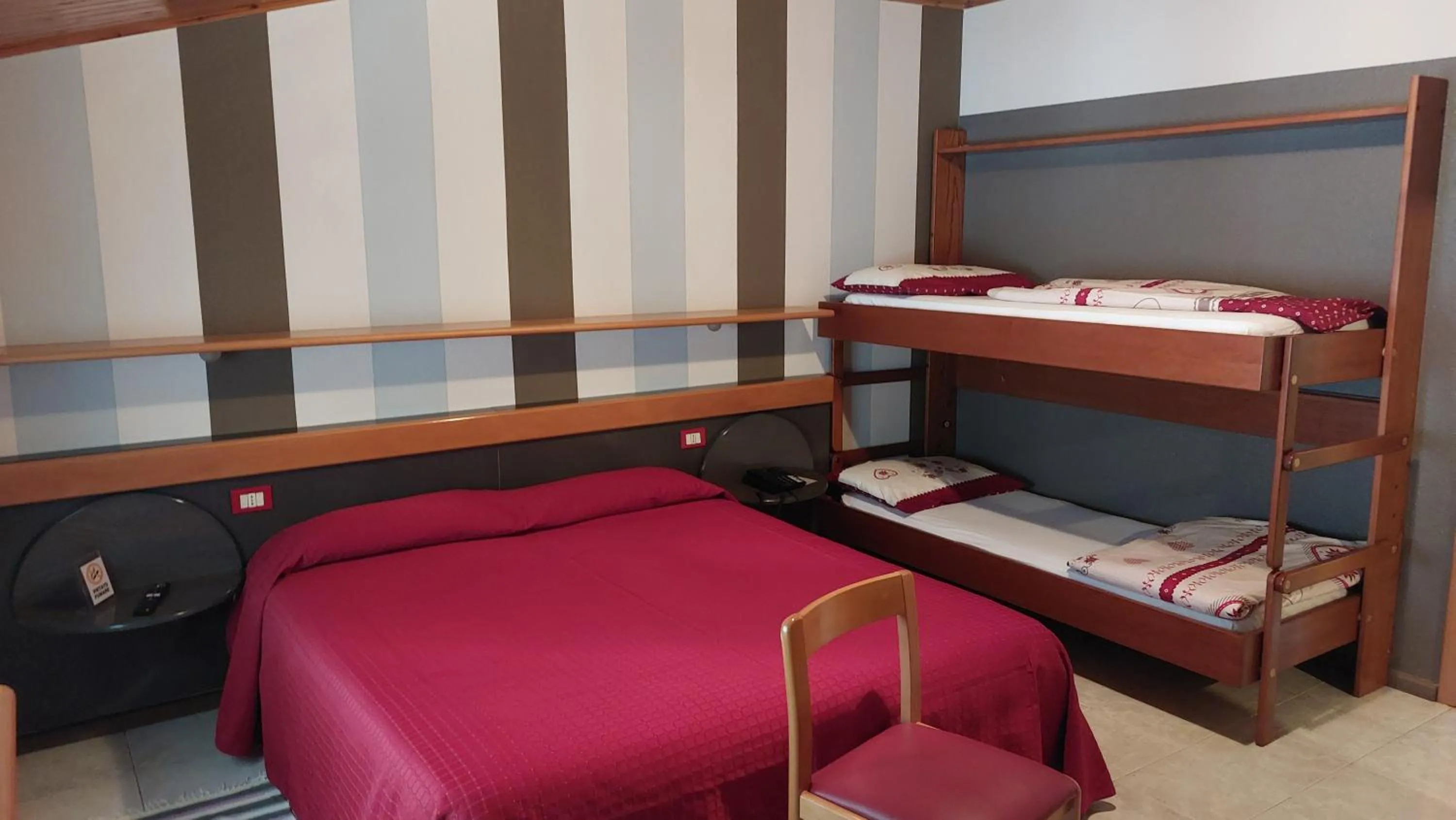 bunk bed, Bed in Hotel La Lanterna