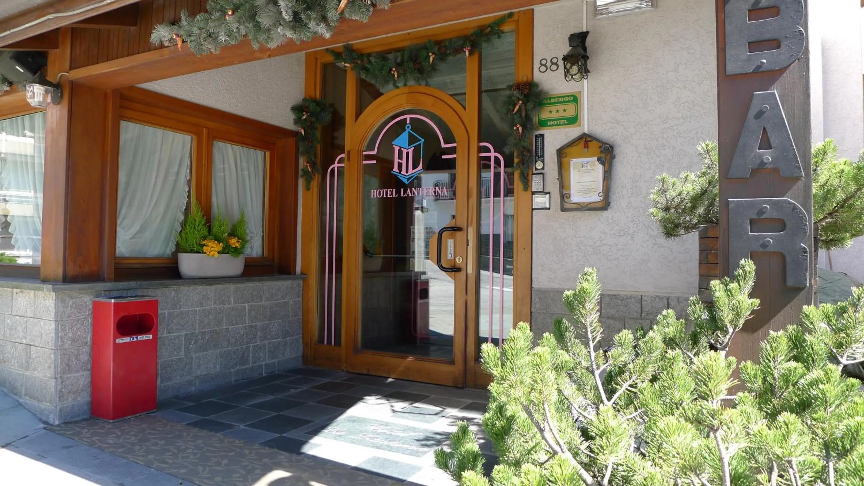 Facade/entrance in Hotel La Lanterna