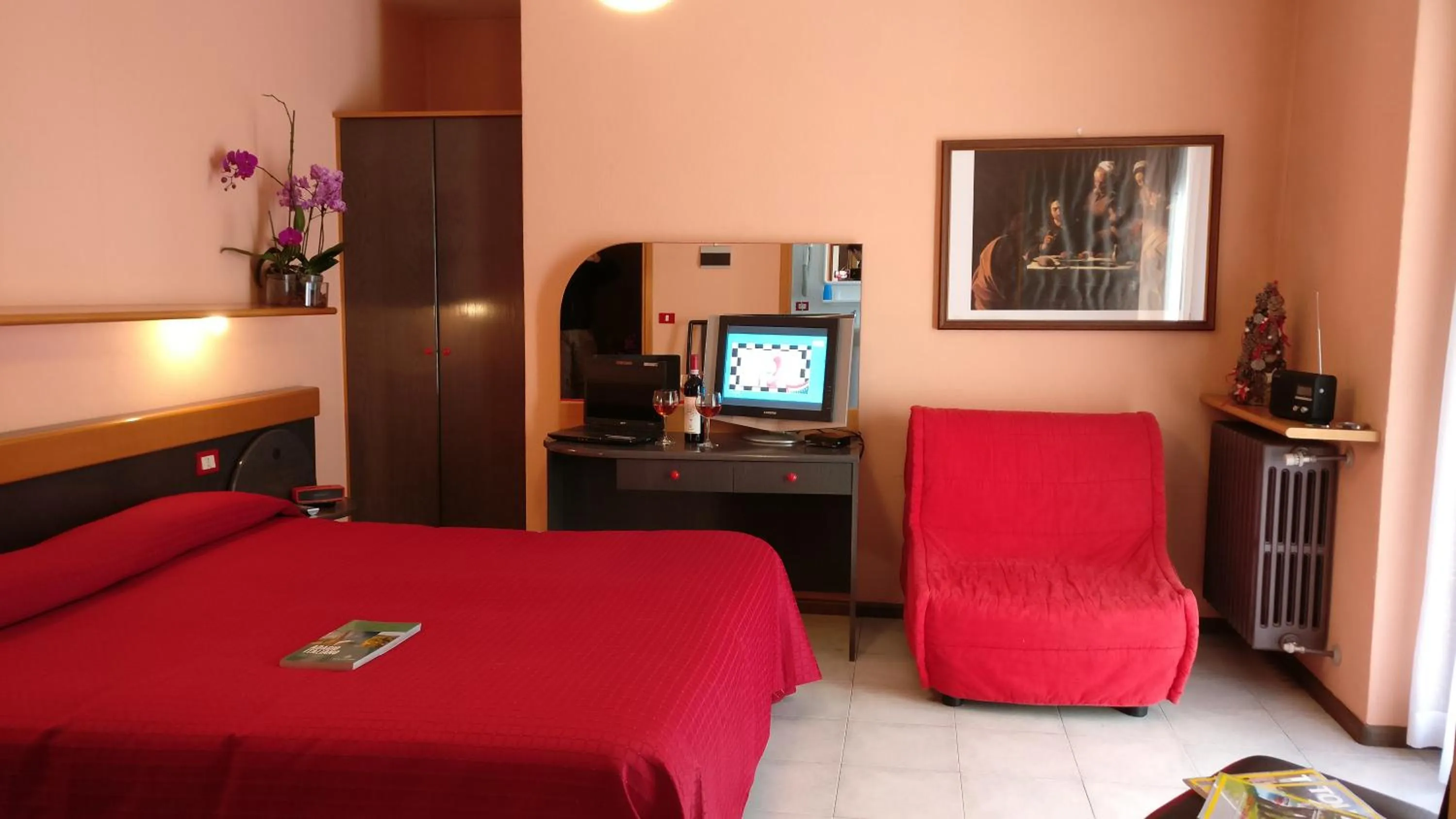 Photo of the whole room, Bed in Hotel La Lanterna