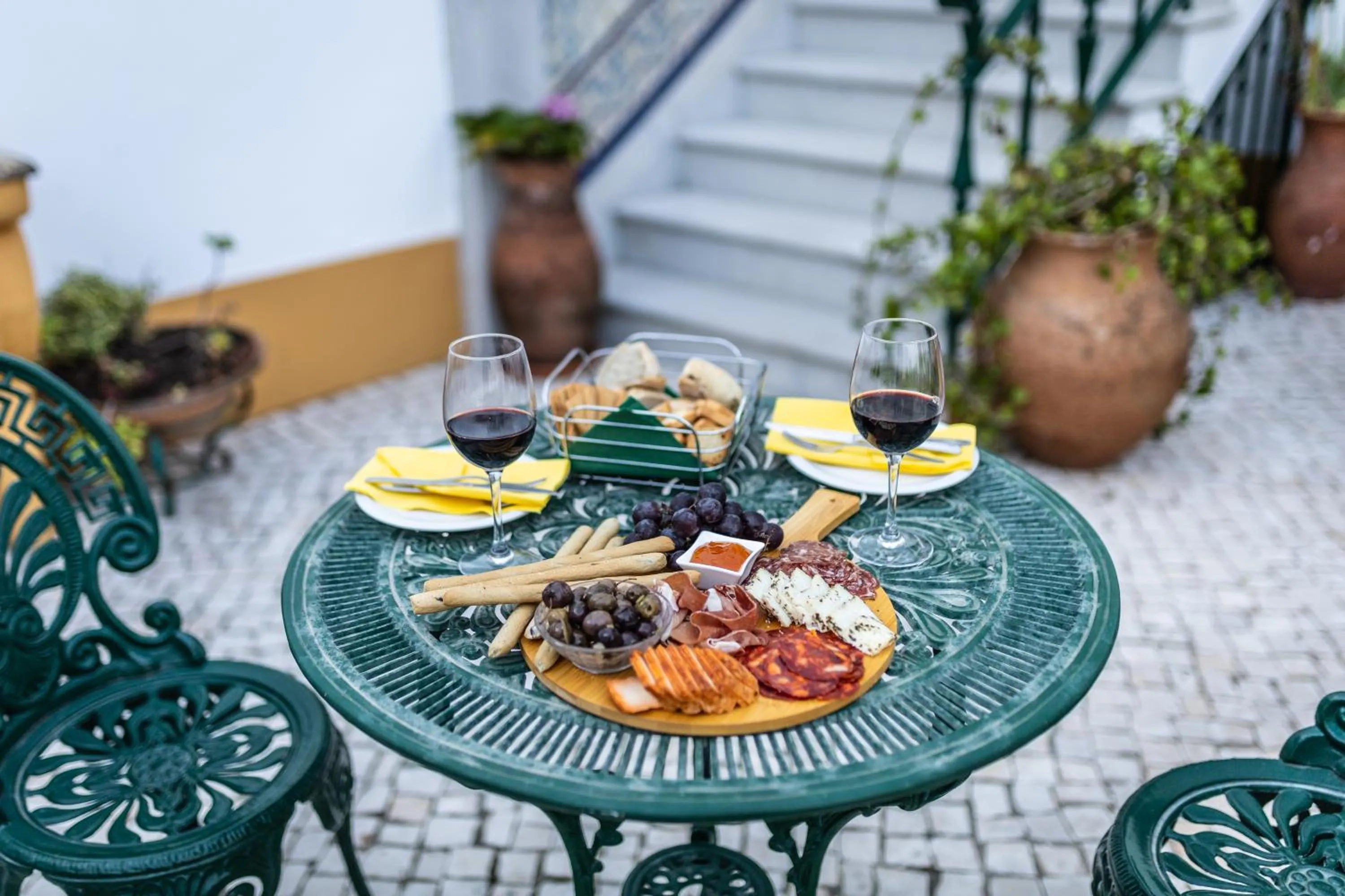 Drinks in Casa de S. Thiago do Castelo