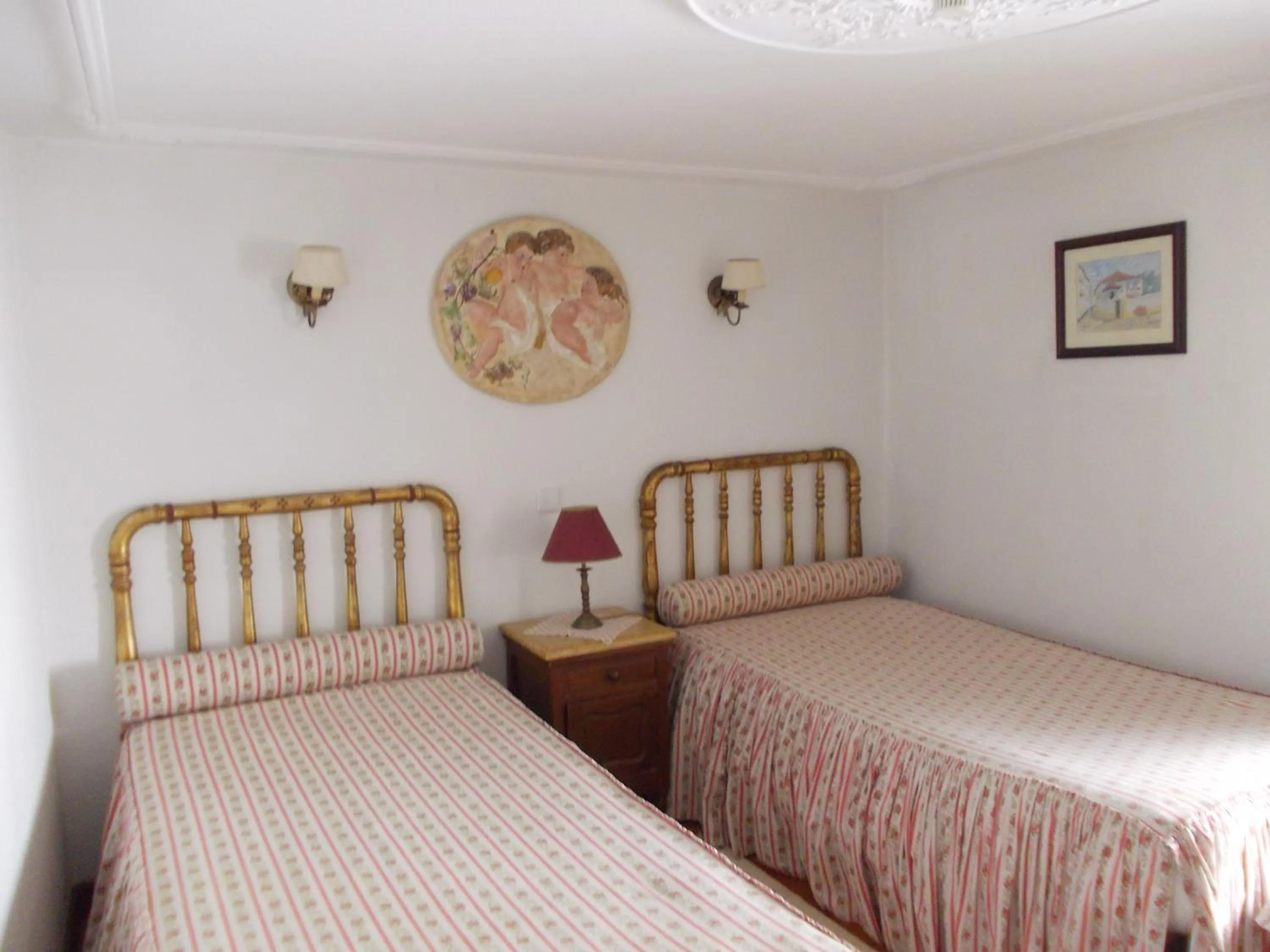 Photo of the whole room, Bed in Casa de S. Thiago do Castelo