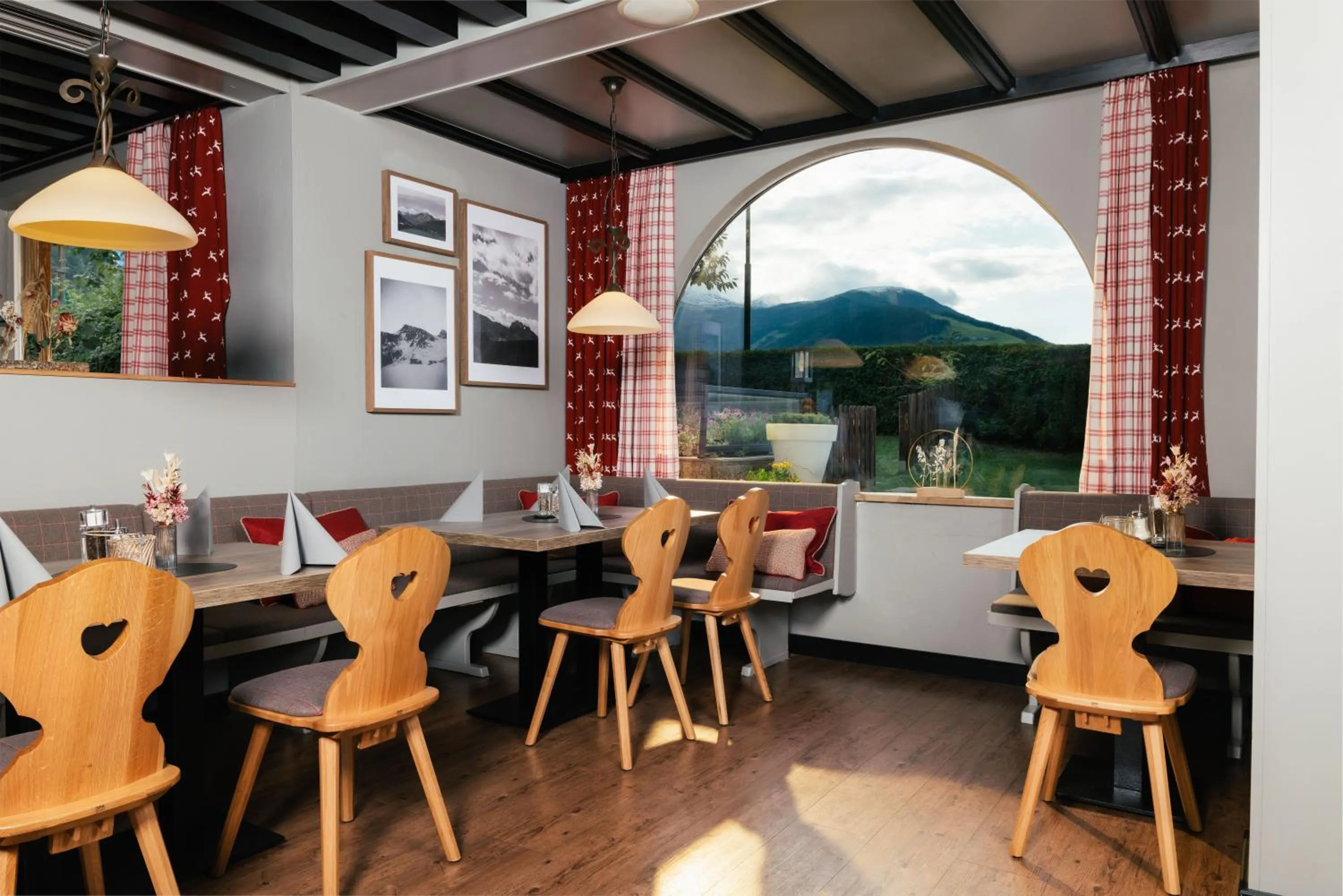 Restaurant/places to eat in MONDI Hotel Axams