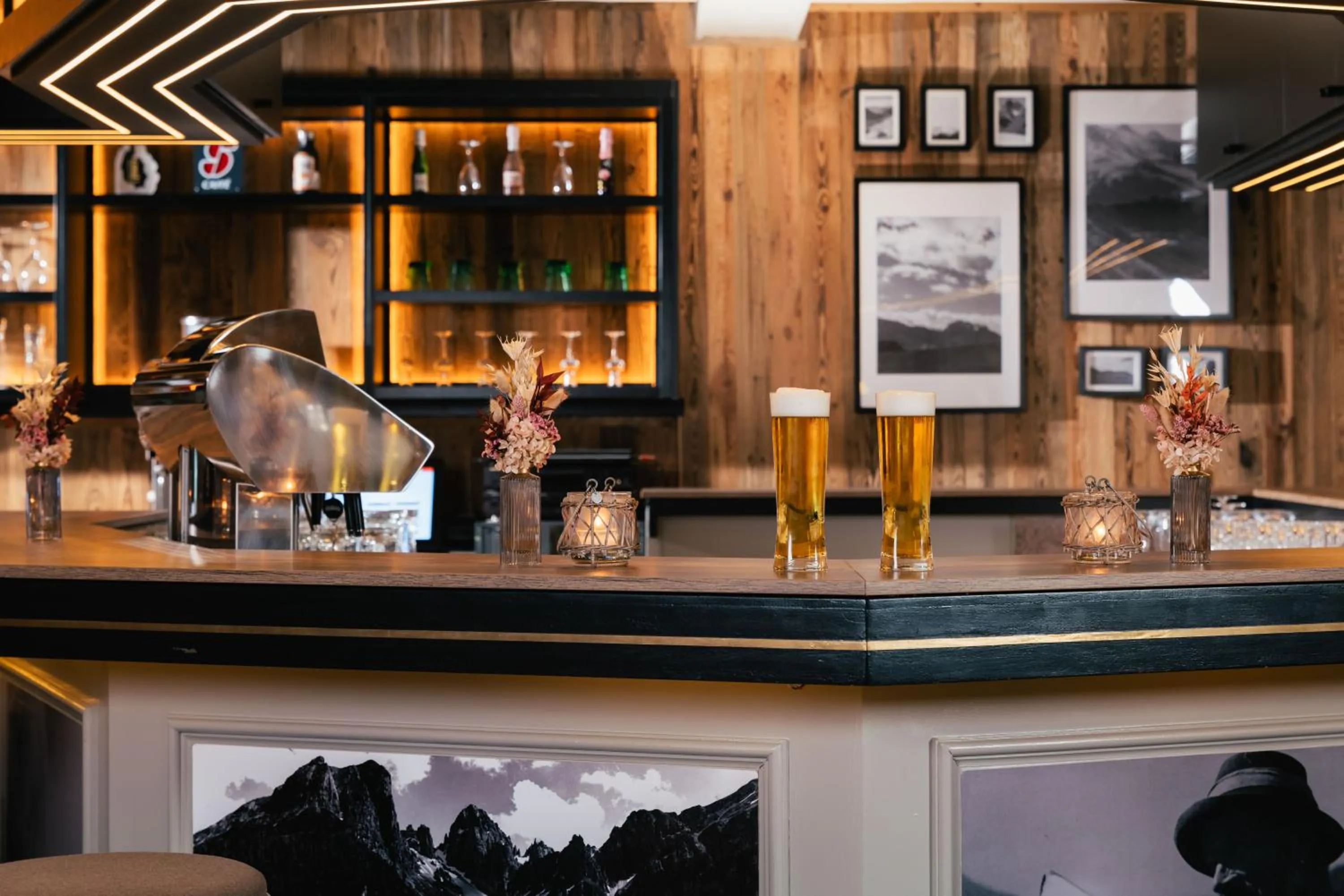 Lounge or bar in MONDI Hotel Axams