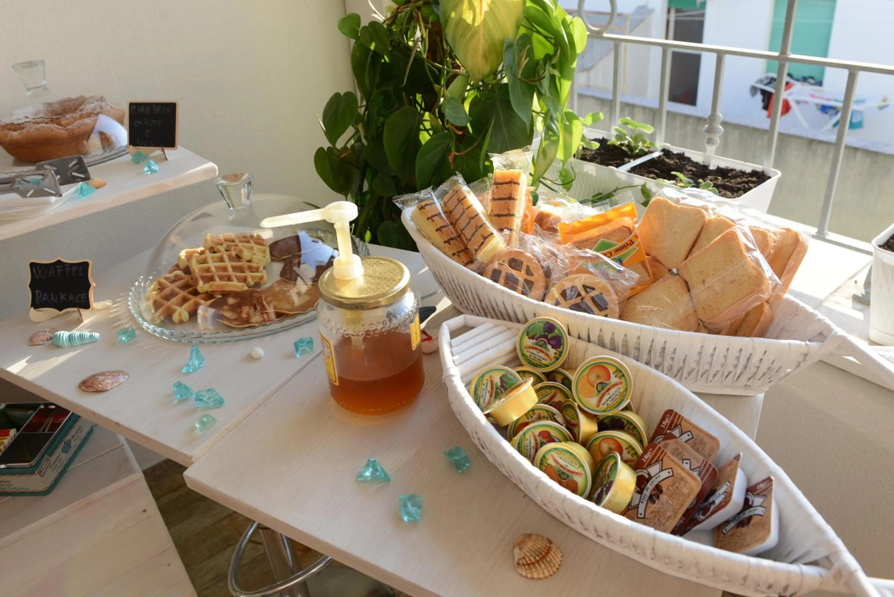 Breakfast in Miramed rooms