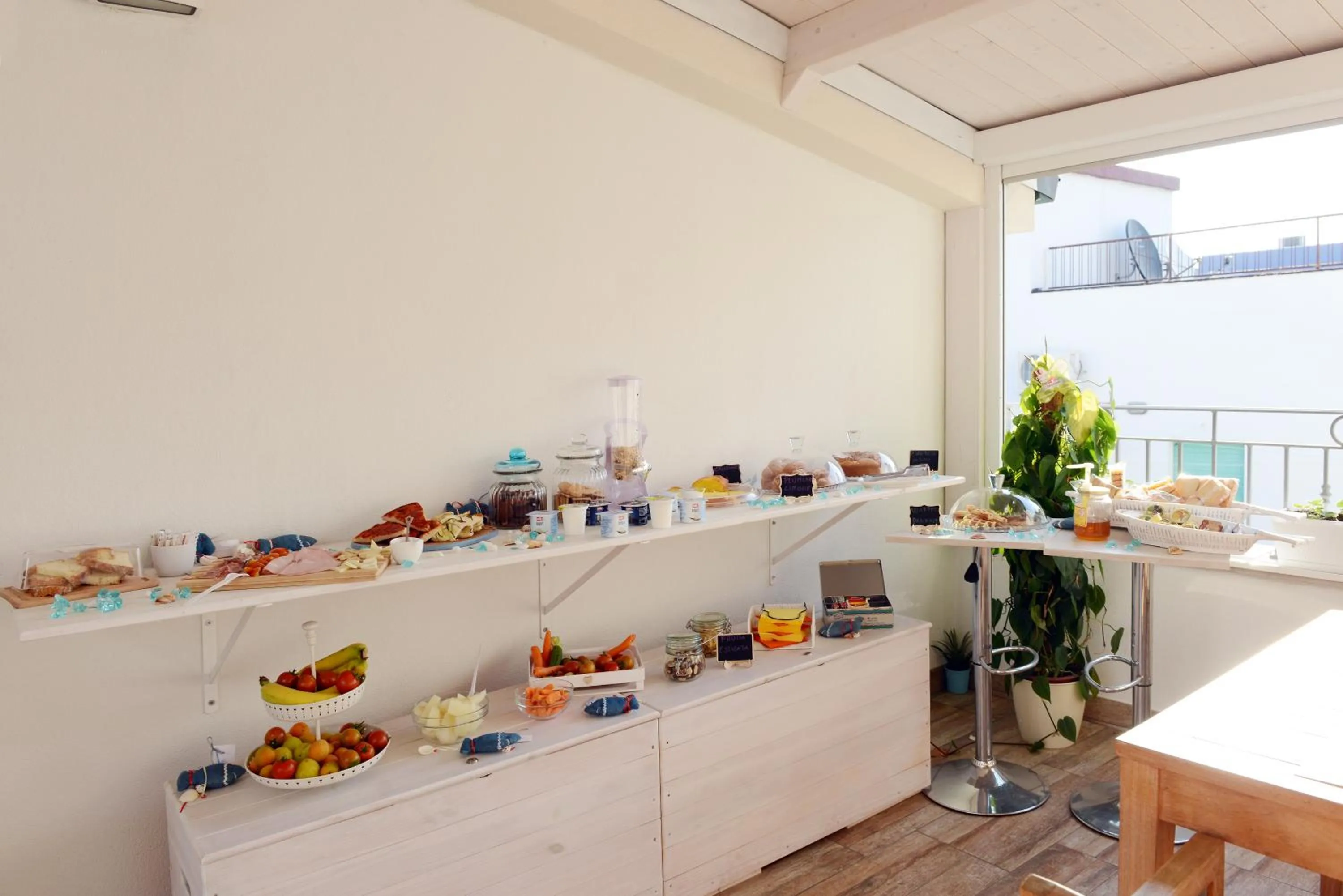 Breakfast in Miramed rooms