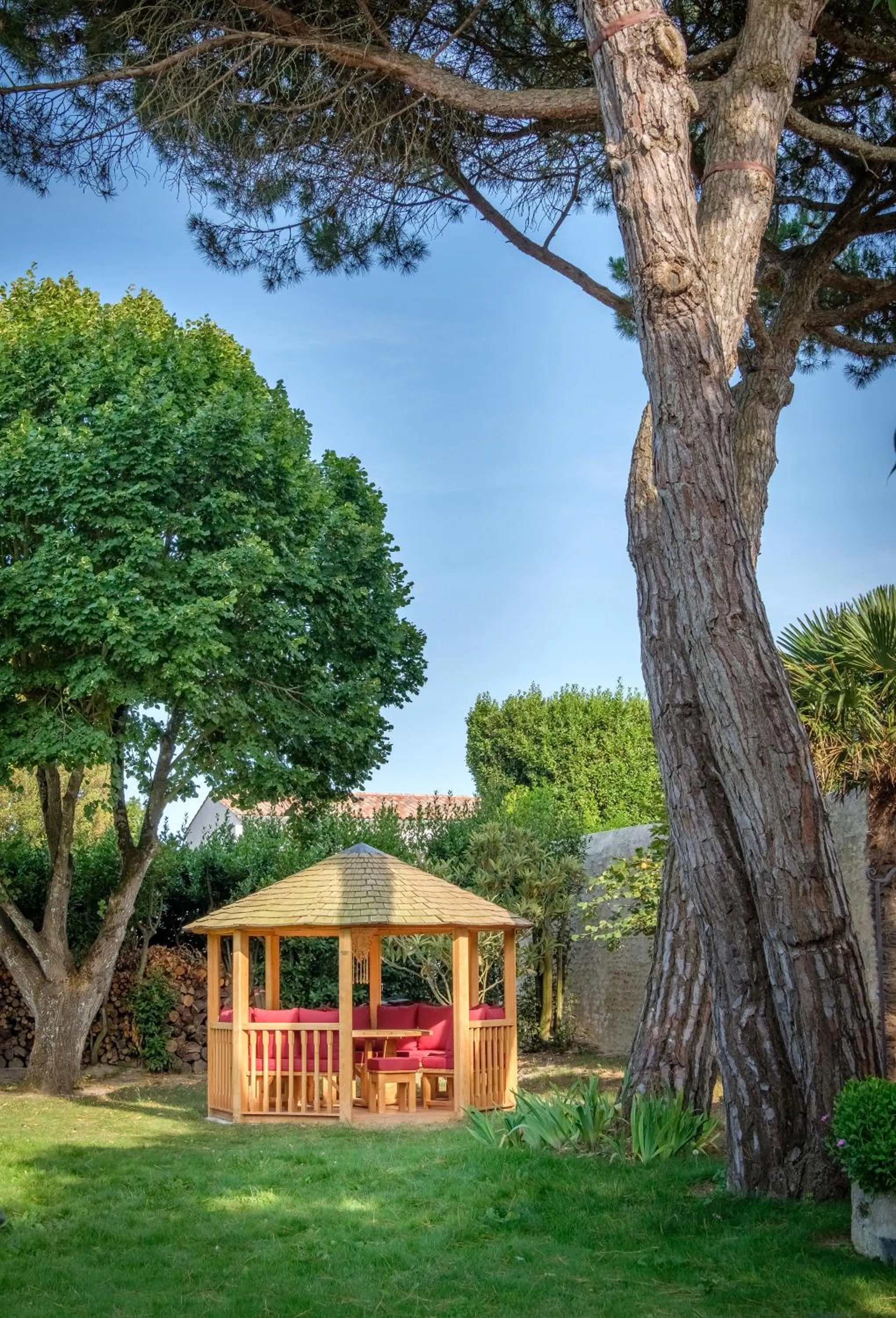 Garden in La Baronnie Hôtel & Spa - Teritoria