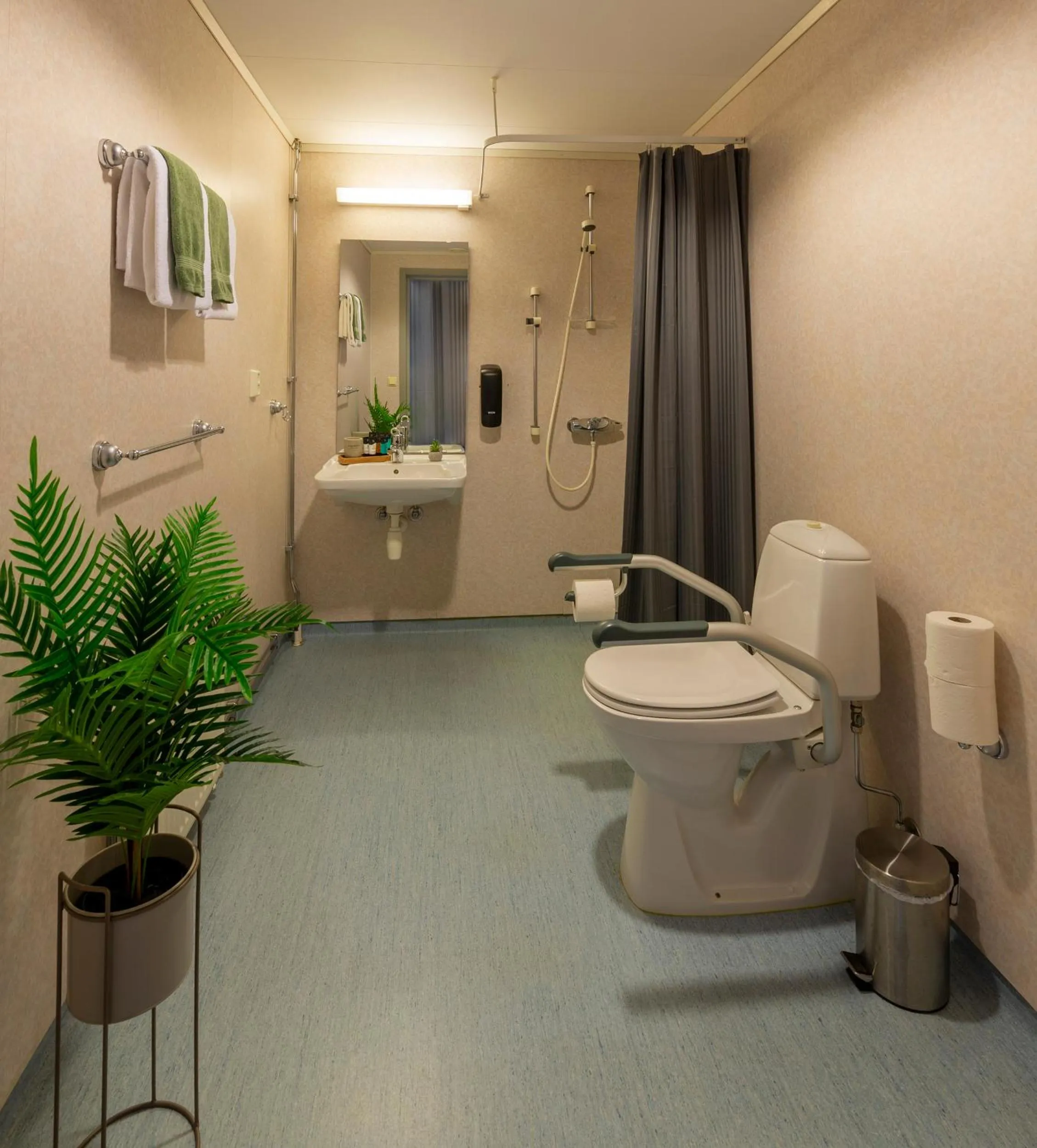 Bathroom in Vikingskipet Hotell