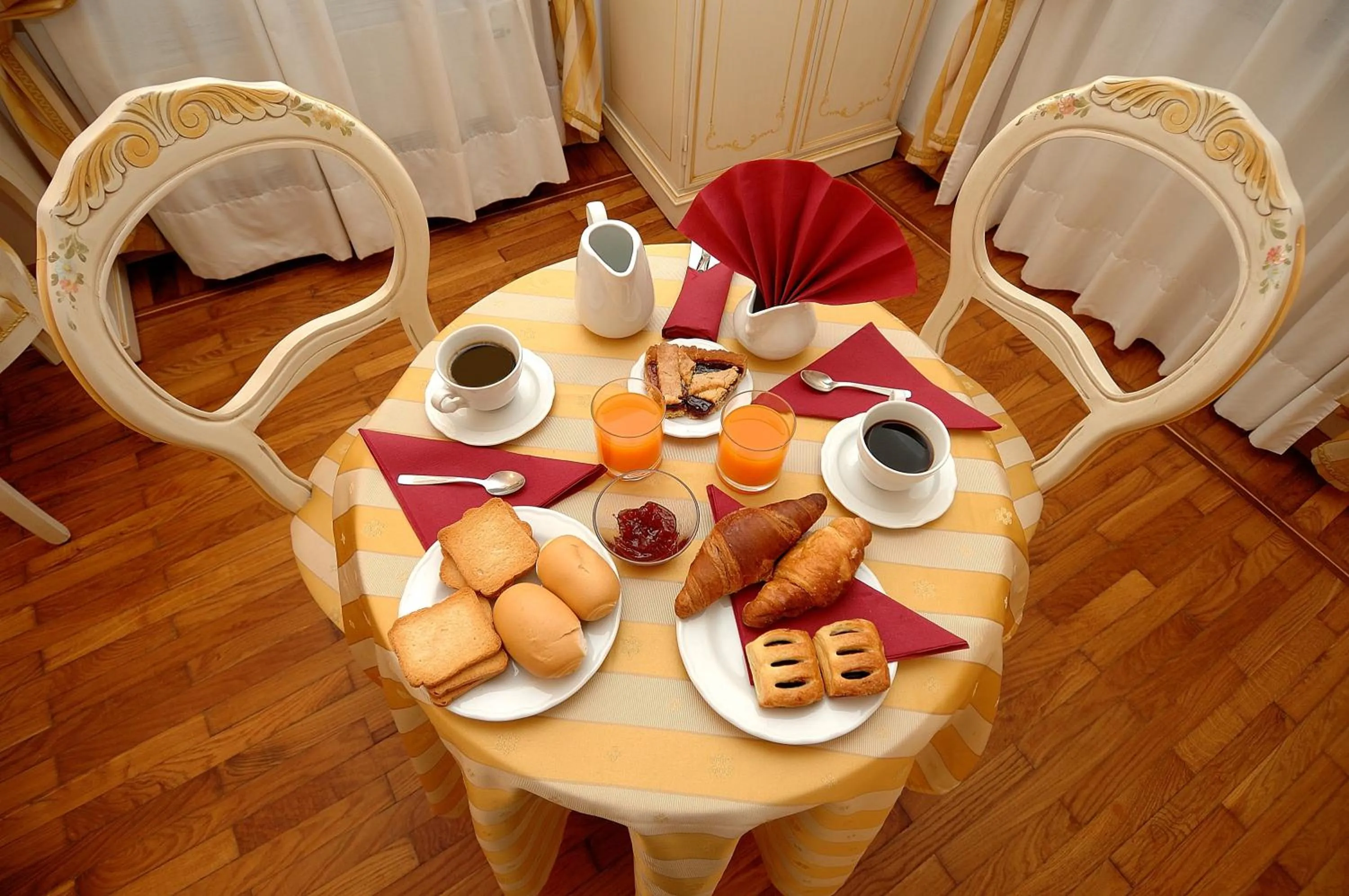 Food and drinks in Casa Sul Molo