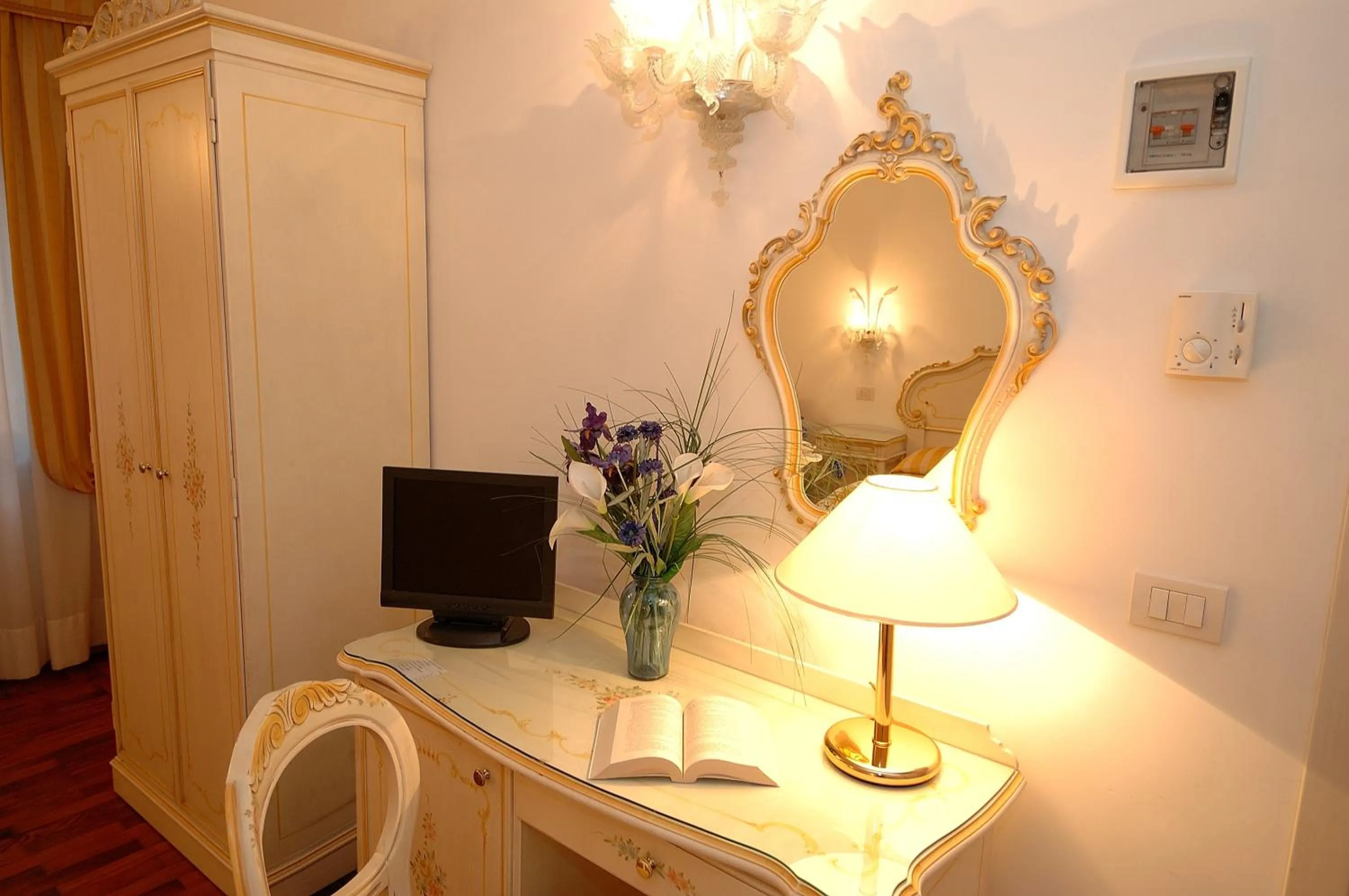 Decorative detail in Casa Sul Molo