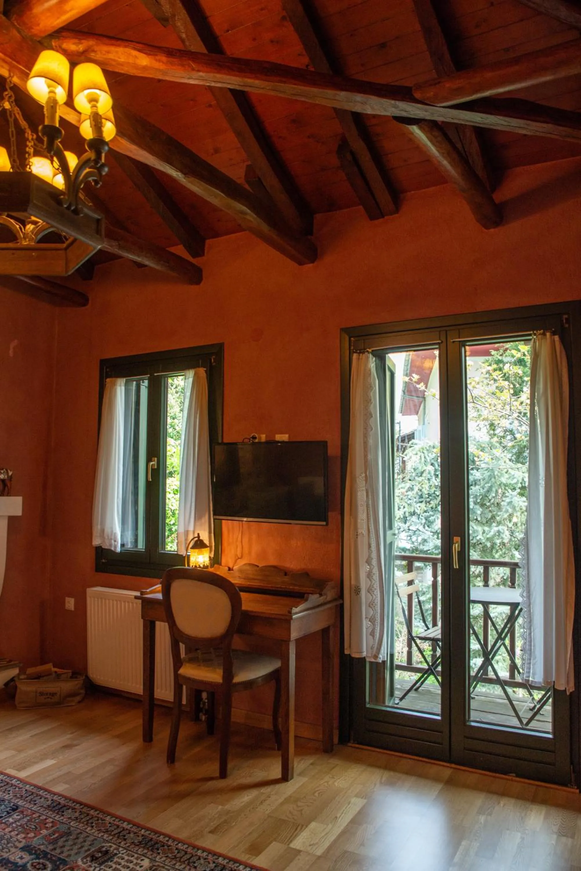 TV and multimedia in Archontiko Stamou