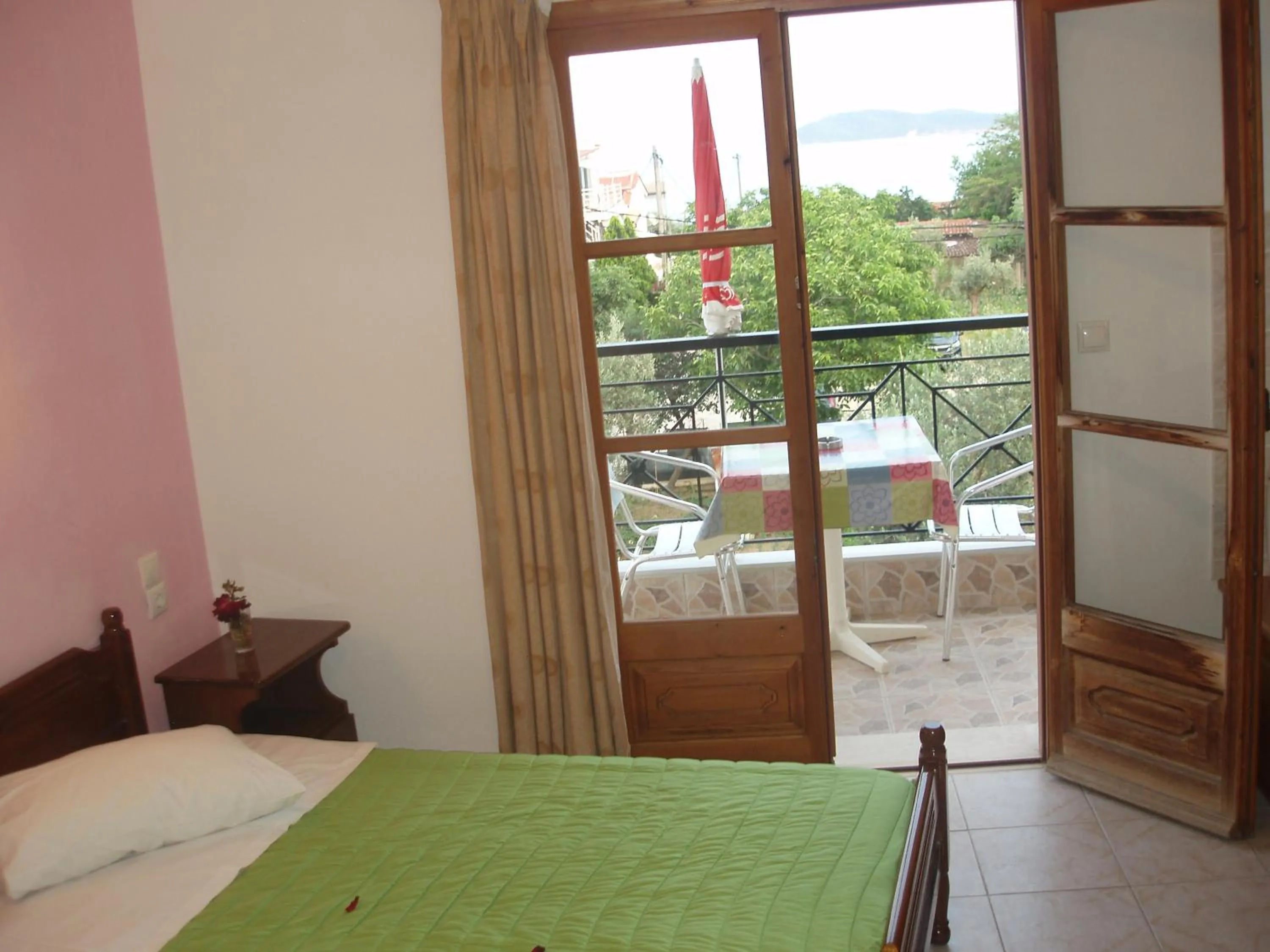 Balcony/Terrace, Bed in Hellen Studios