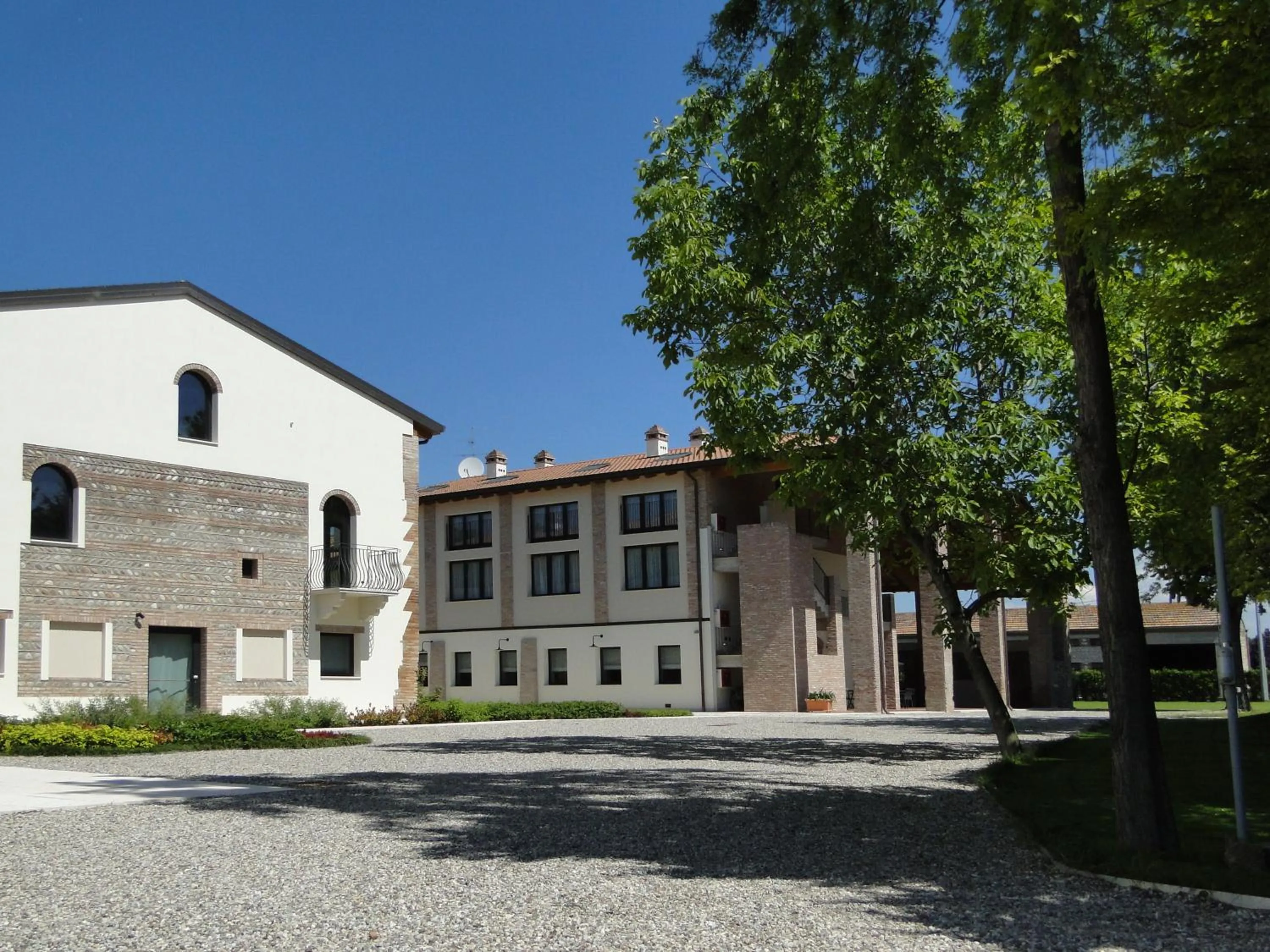 Property building in Corte Della Rocca Bassa